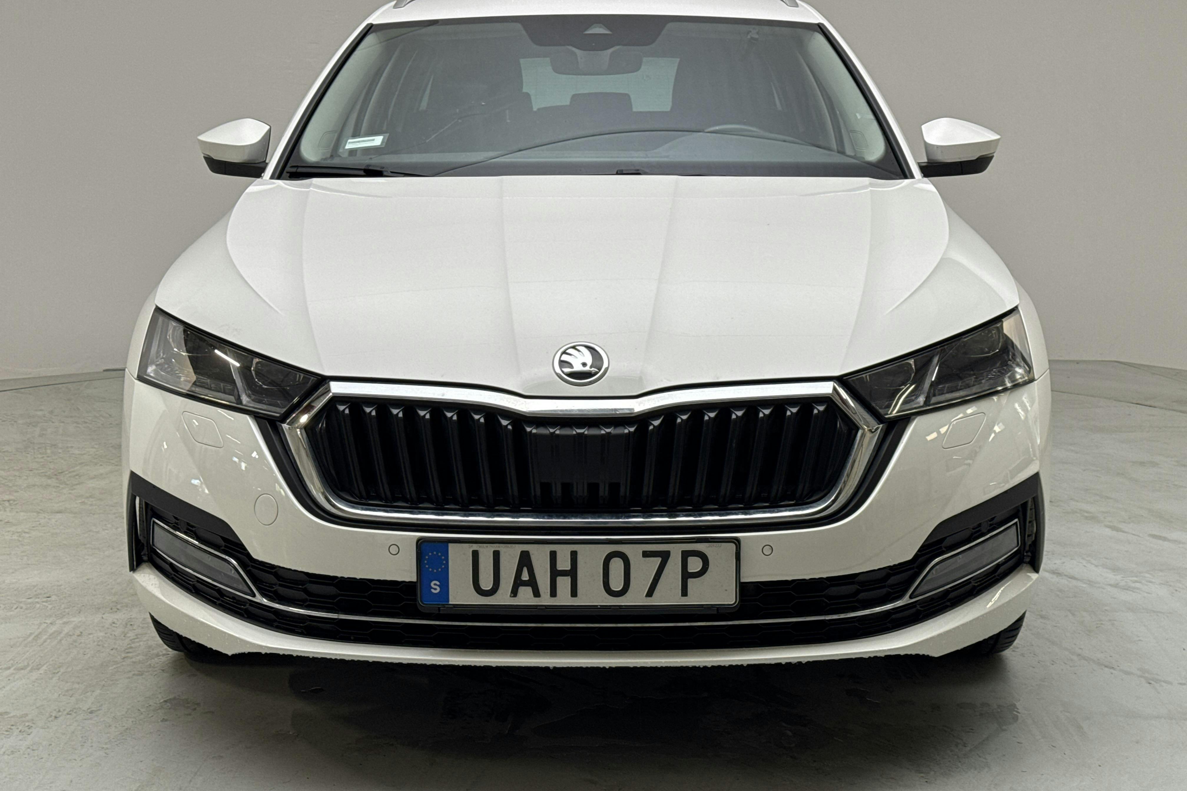 Skoda Octavia 1.4 iV PHEV Combi (204hk) - 9 703 mil - Automat - vit - 2021