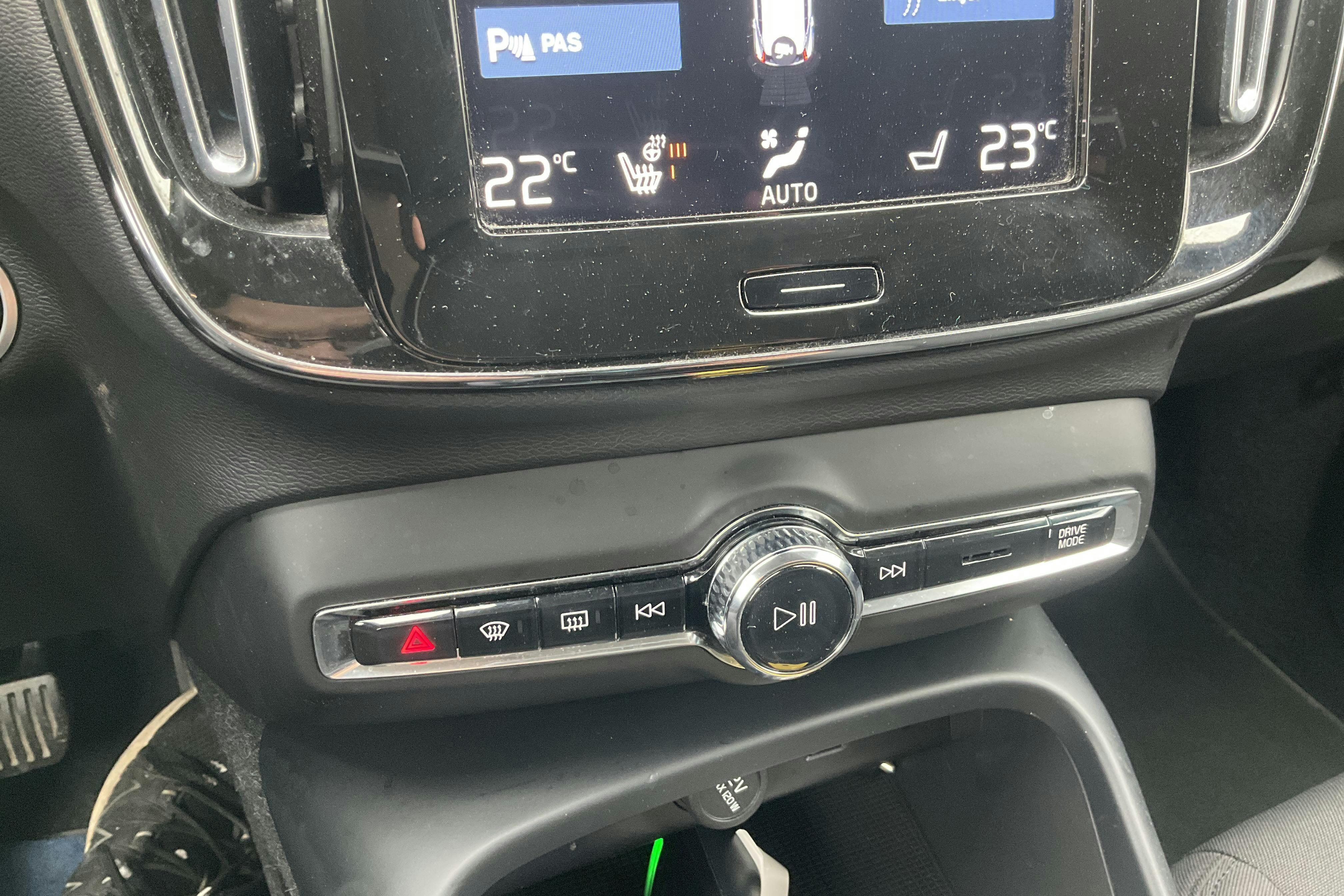 Volvo XC40 T4 2WD Twin Engine (211hk) - 48 030 km - Automatic - white - 2022