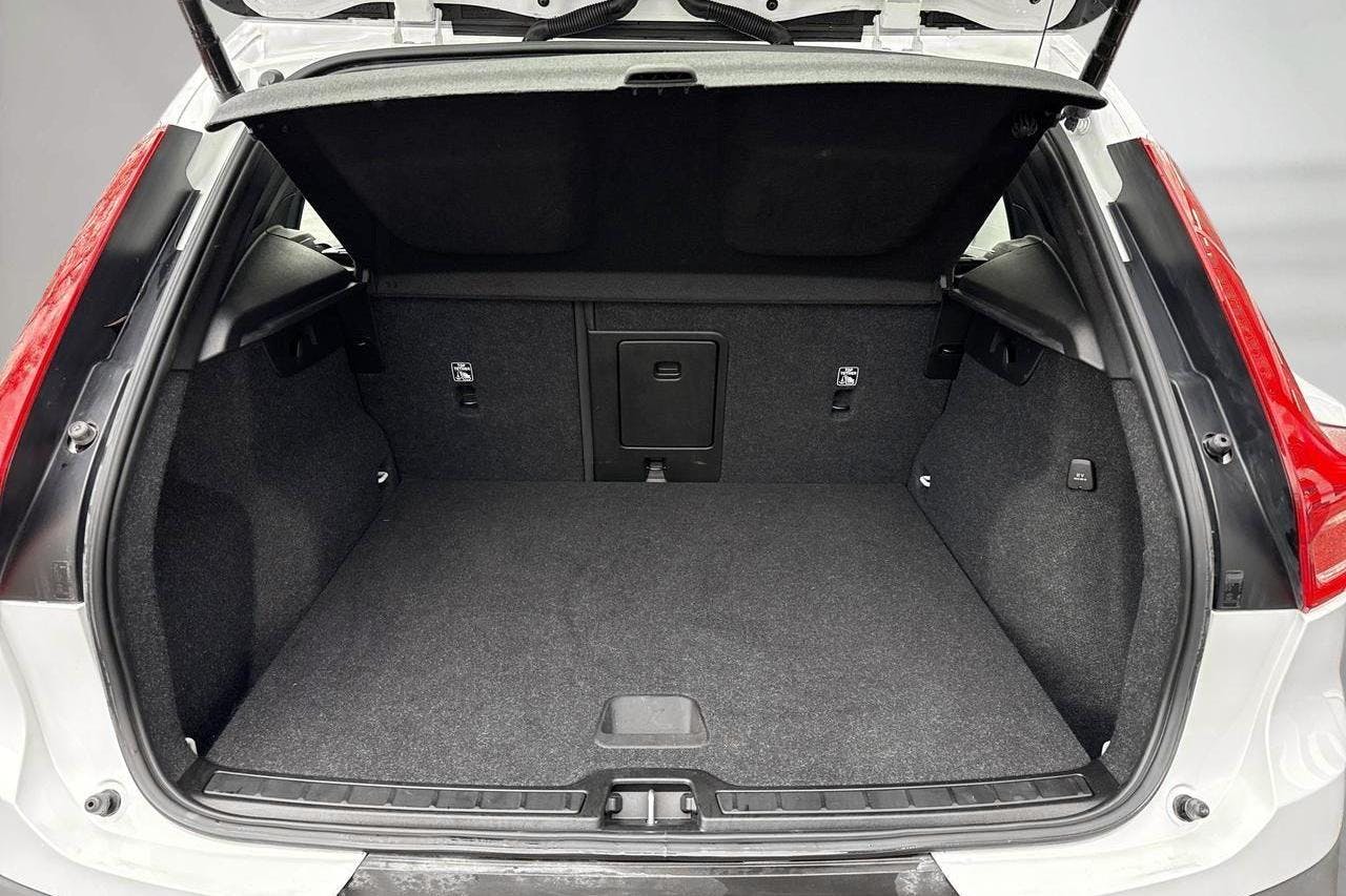 Volvo XC40 T4 2WD Twin Engine (211hk) - 48 030 km - Automatic - white - 2022