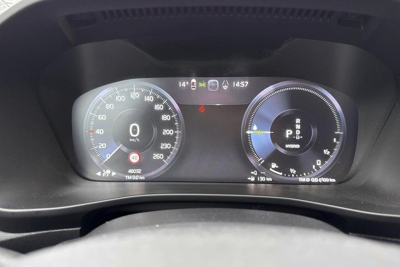 Volvo XC40 T4 2WD Twin Engine (211hk) - 48 030 km - Automatic - white - 2022