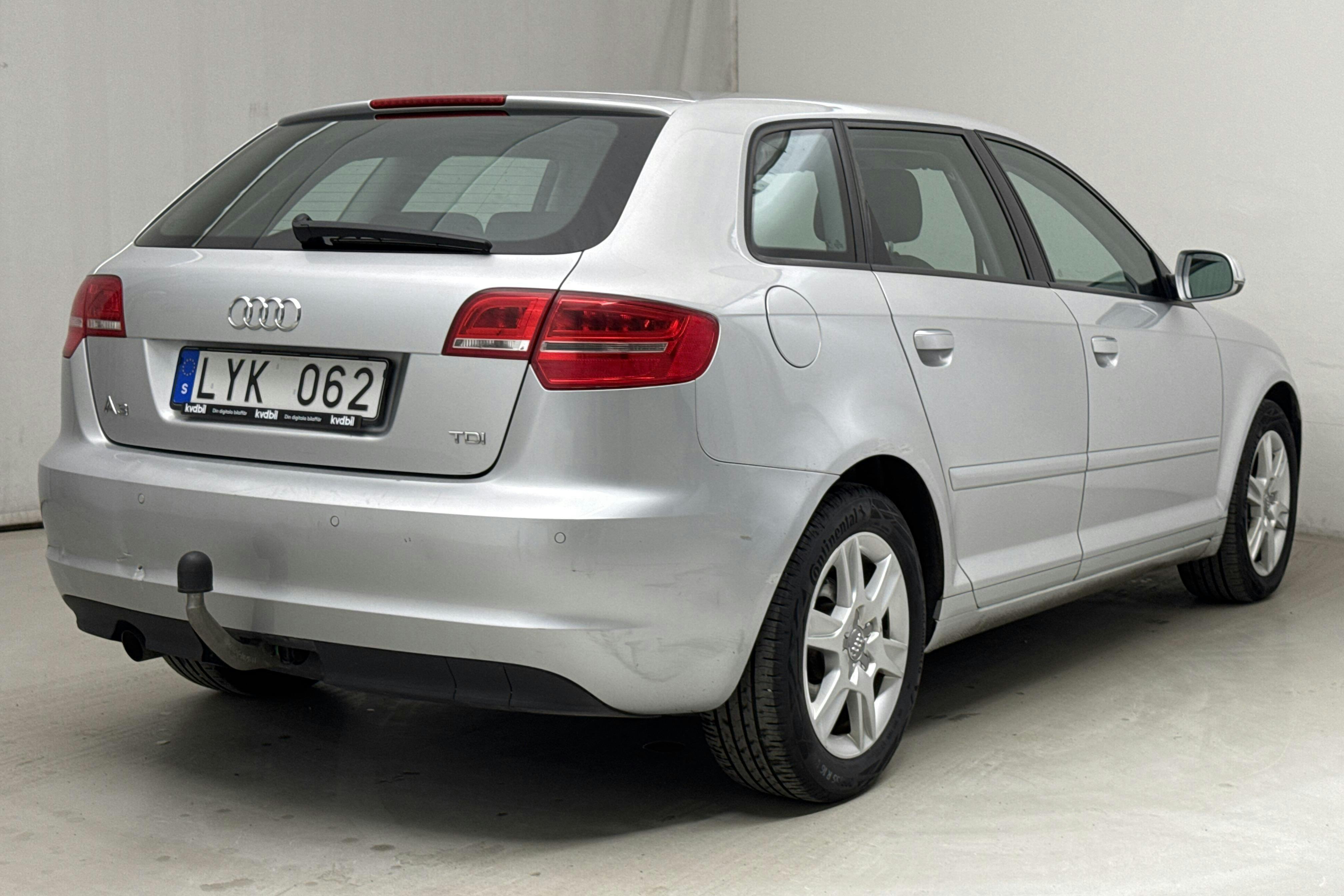 Audi A3 1.6 TDI Sportback (105hk) - 17 172 mil - Automat - silver - 2012