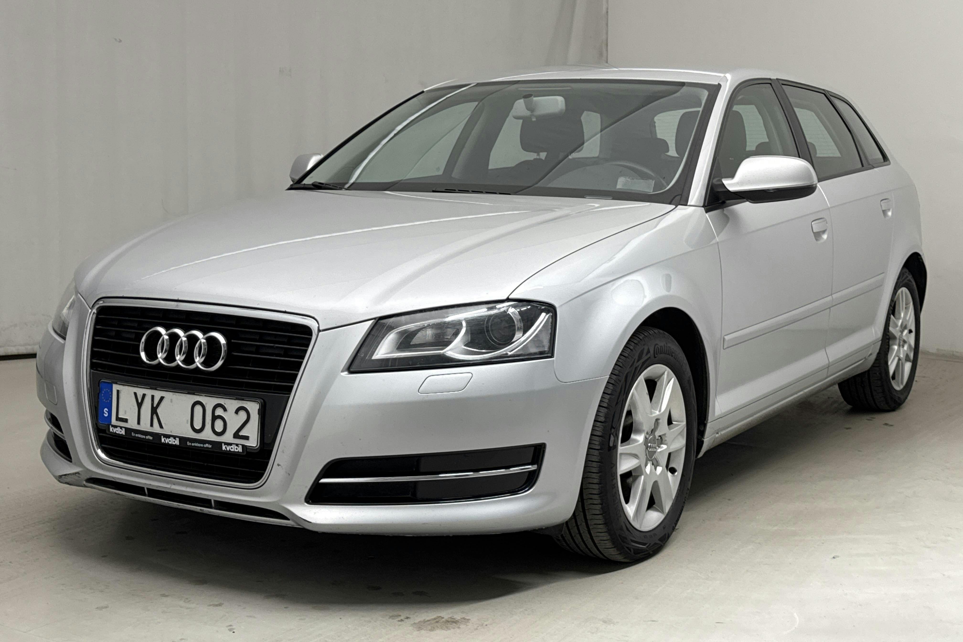 Audi A3 1.6 TDI Sportback (105hk) - 17 172 mil - Automat - silver - 2012