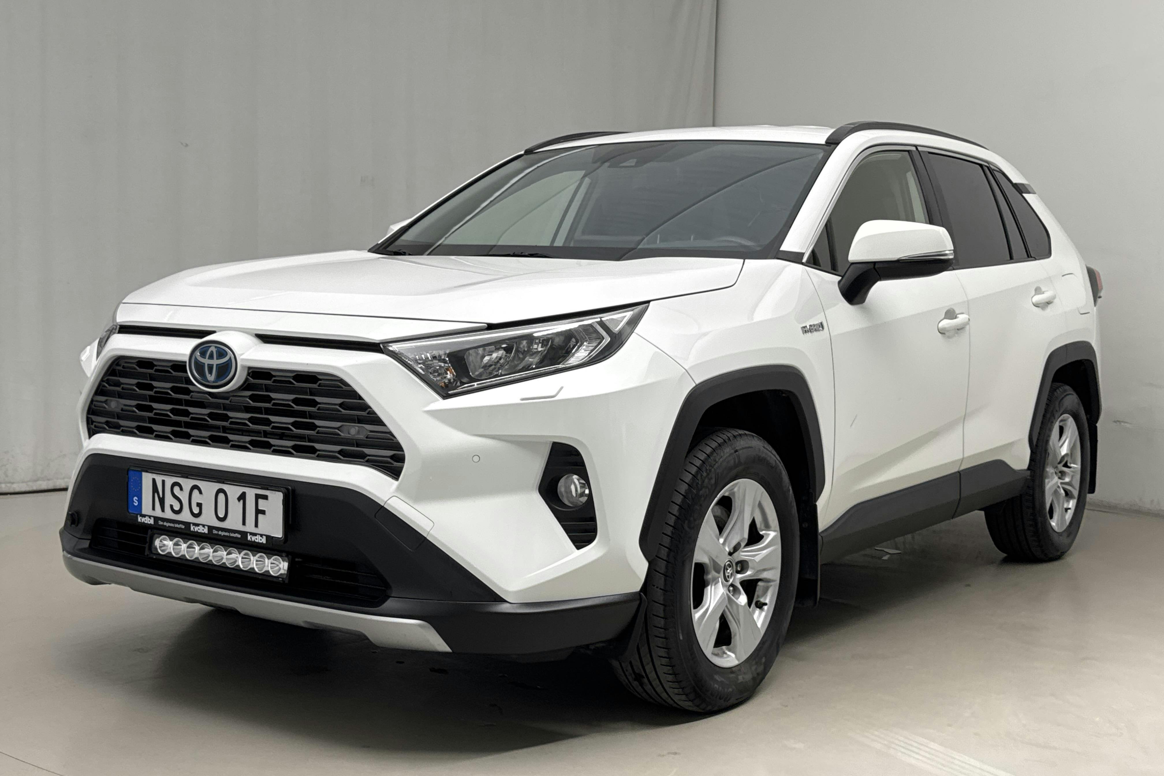 Toyota RAV4 2.5 HSD AWD (222hk) - 12 273 mil - Automat - vit - 2019