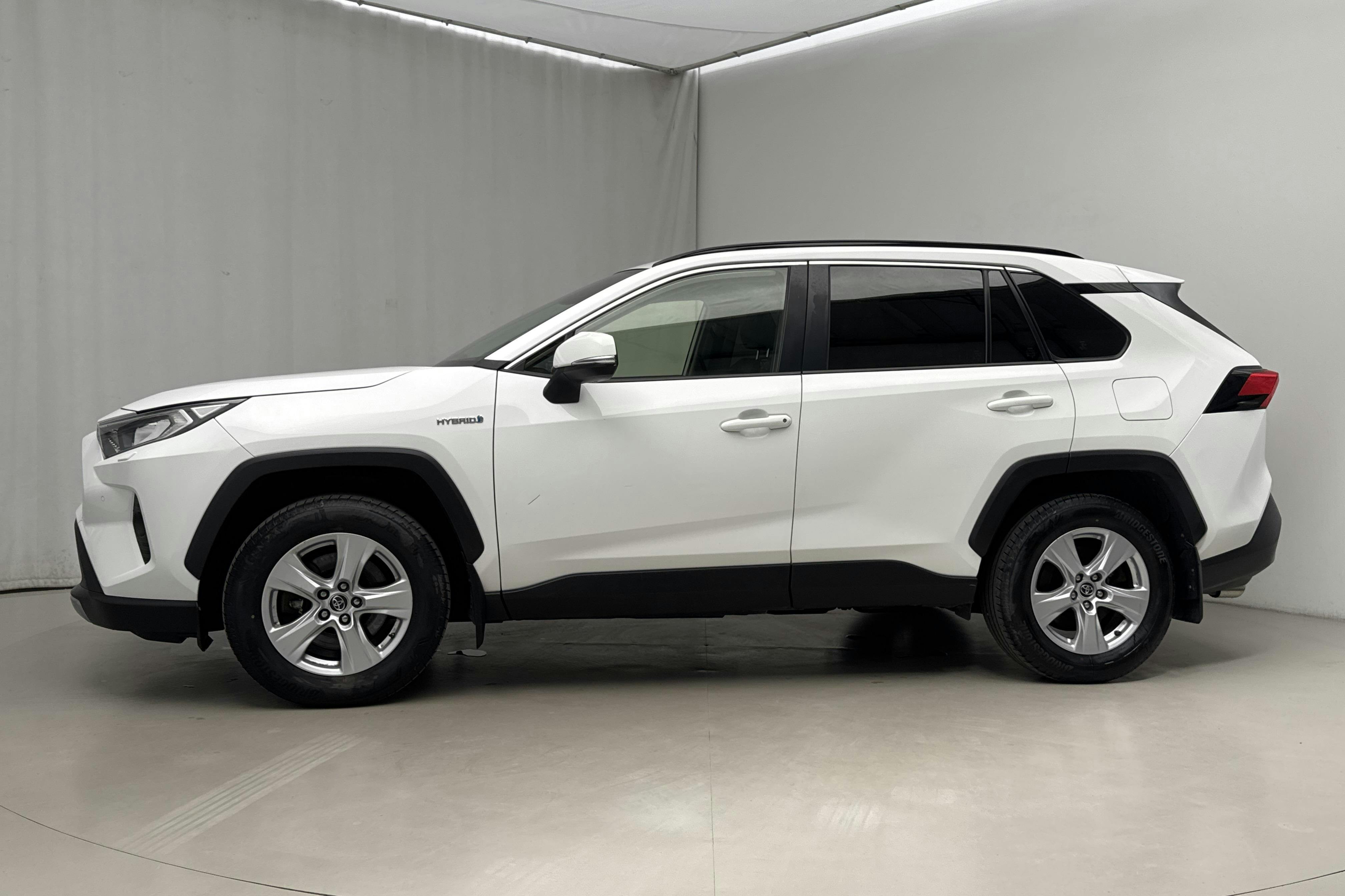 Presentation photo 2 of 17: Toyota RAV4 2.5 HSD AWD (222hk) - 122 730 km - Automatic - white - 2019