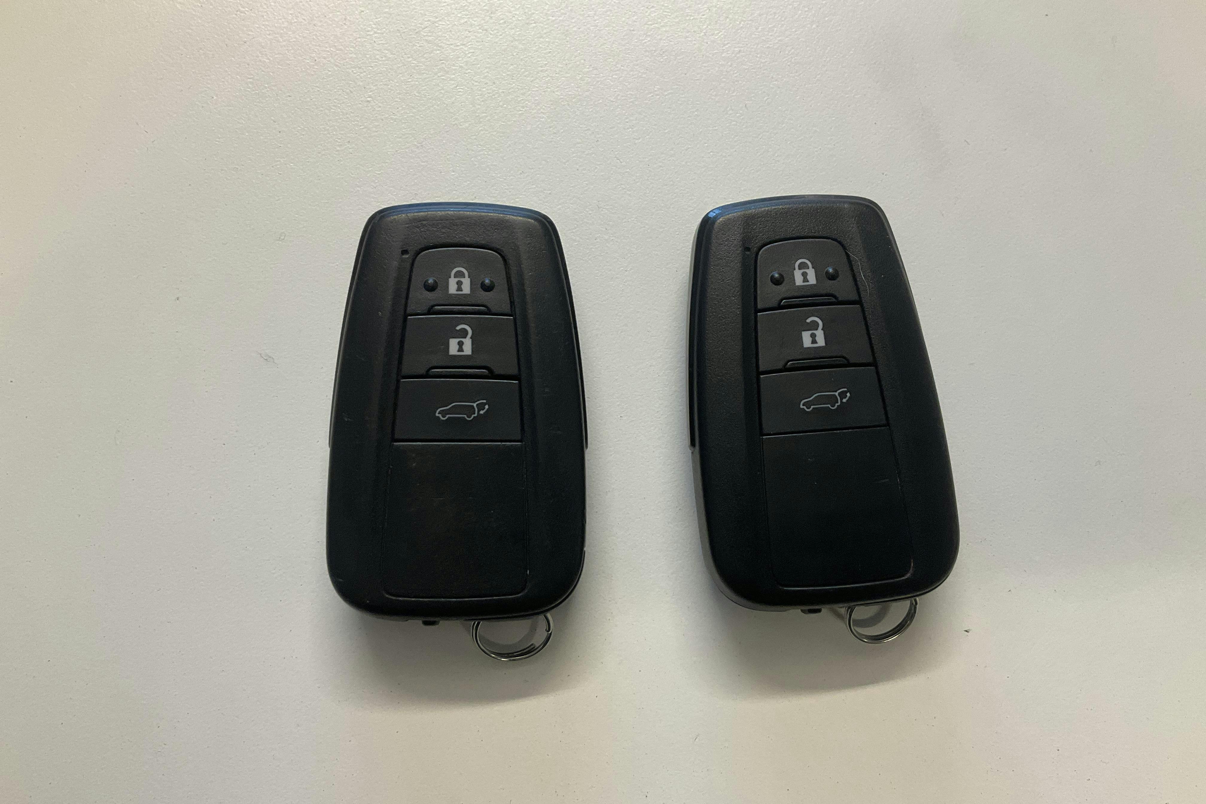 Presentation photo 17 of 17: Toyota RAV4 2.5 HSD AWD (222hk) - 122 730 km - Automatic - white - 2019