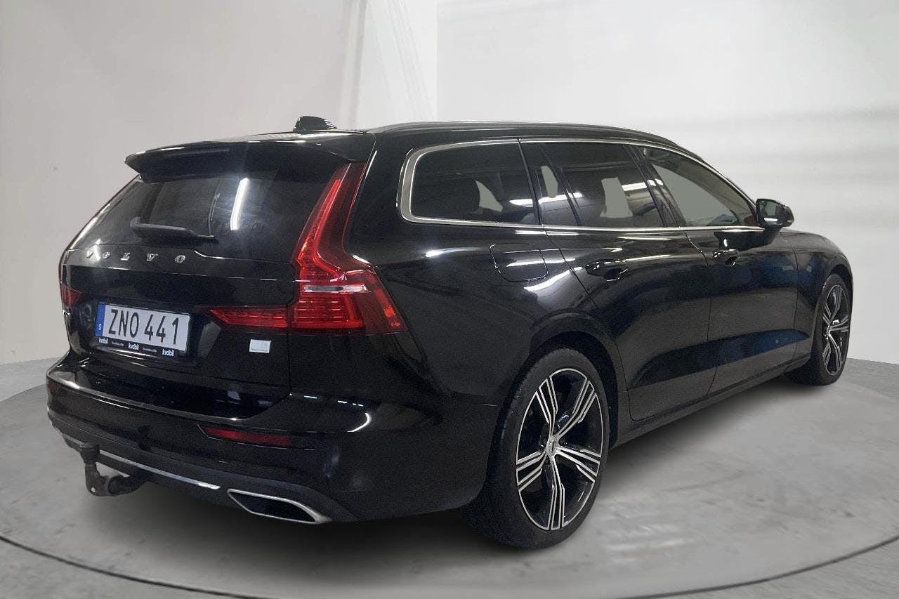 Volvo V60 T6 AWD Recharge (340hk) - 15 452 mil - Automat - svart - 2022