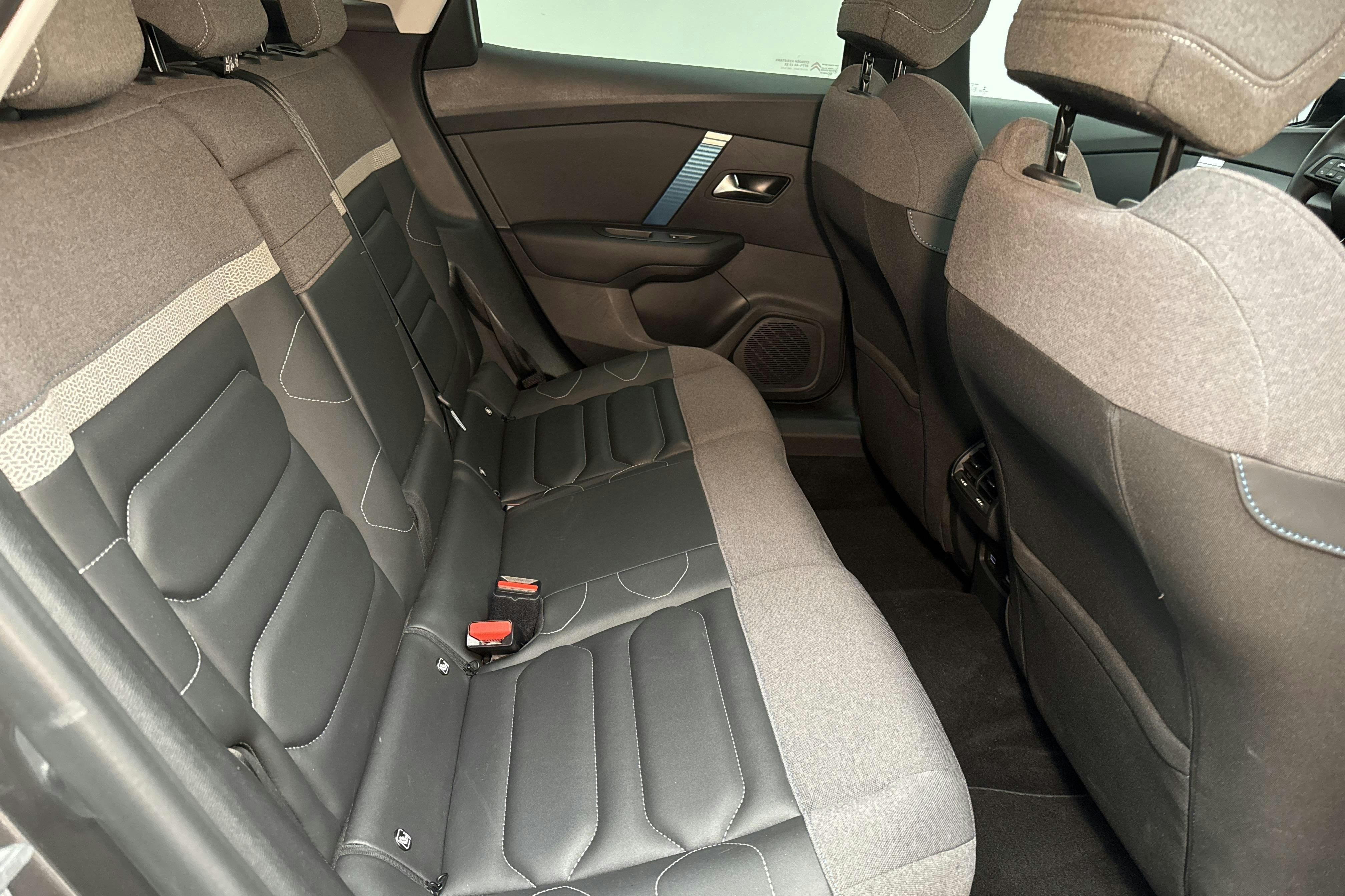 Citroën e-C4 50 kWh (136hk) - 4 498 mil - Automat - grå - 2022
