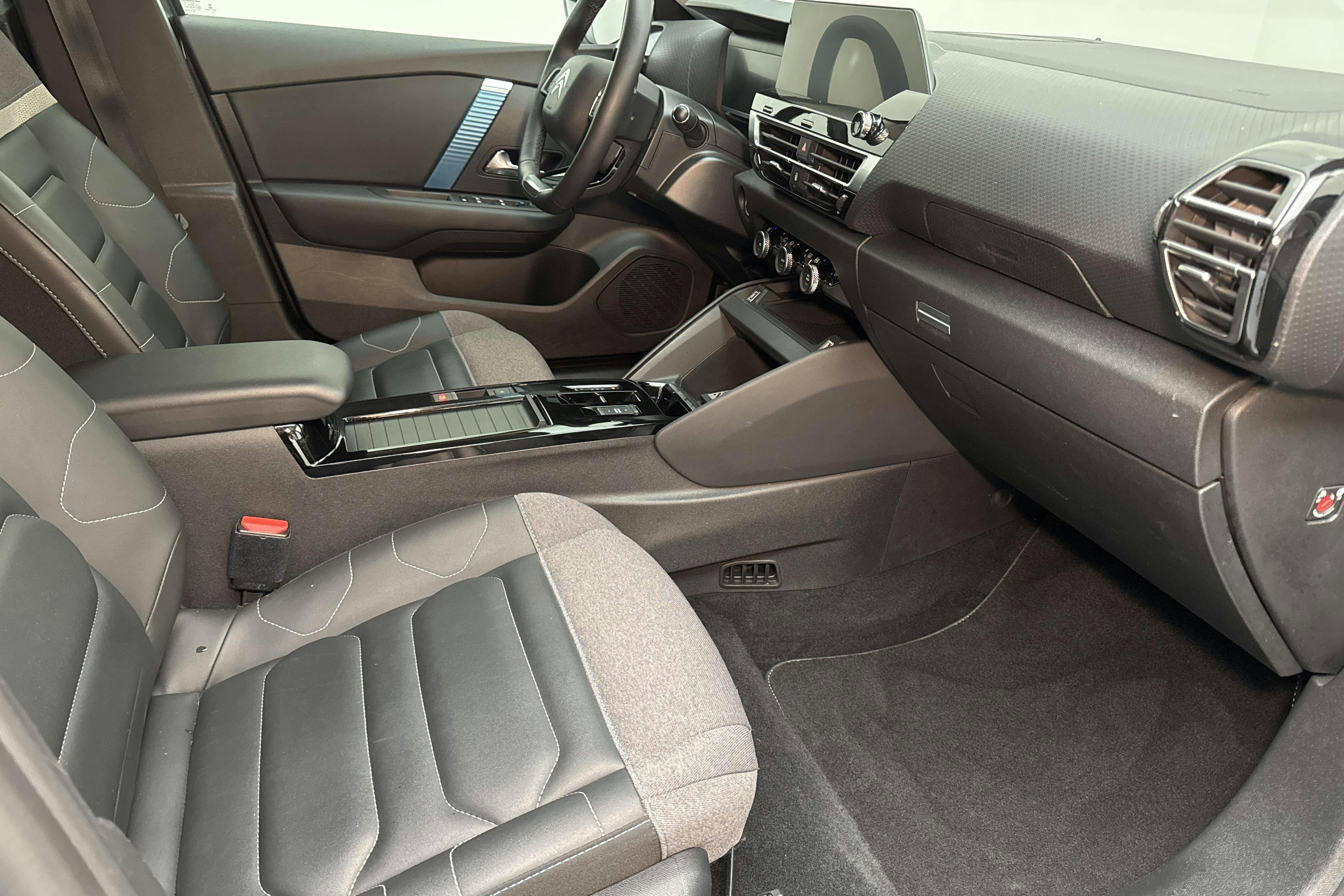 Citroën e-C4 50 kWh (136hk) - 4 498 mil - Automat - grå - 2022