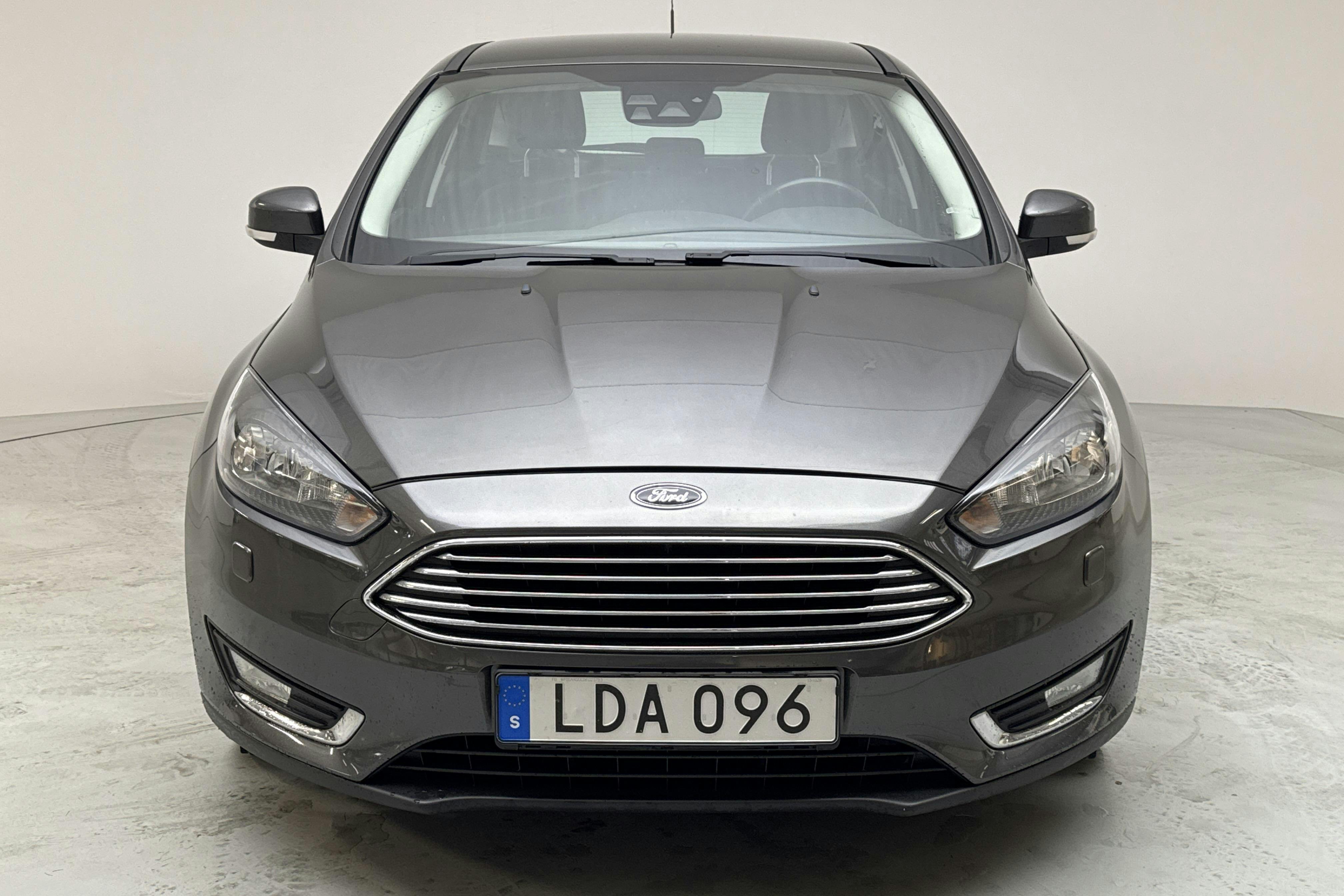 Ford Focus 1.0 EcoBoost 5dr (100hk) - 8 302 mil - Manuell - grå - 2016