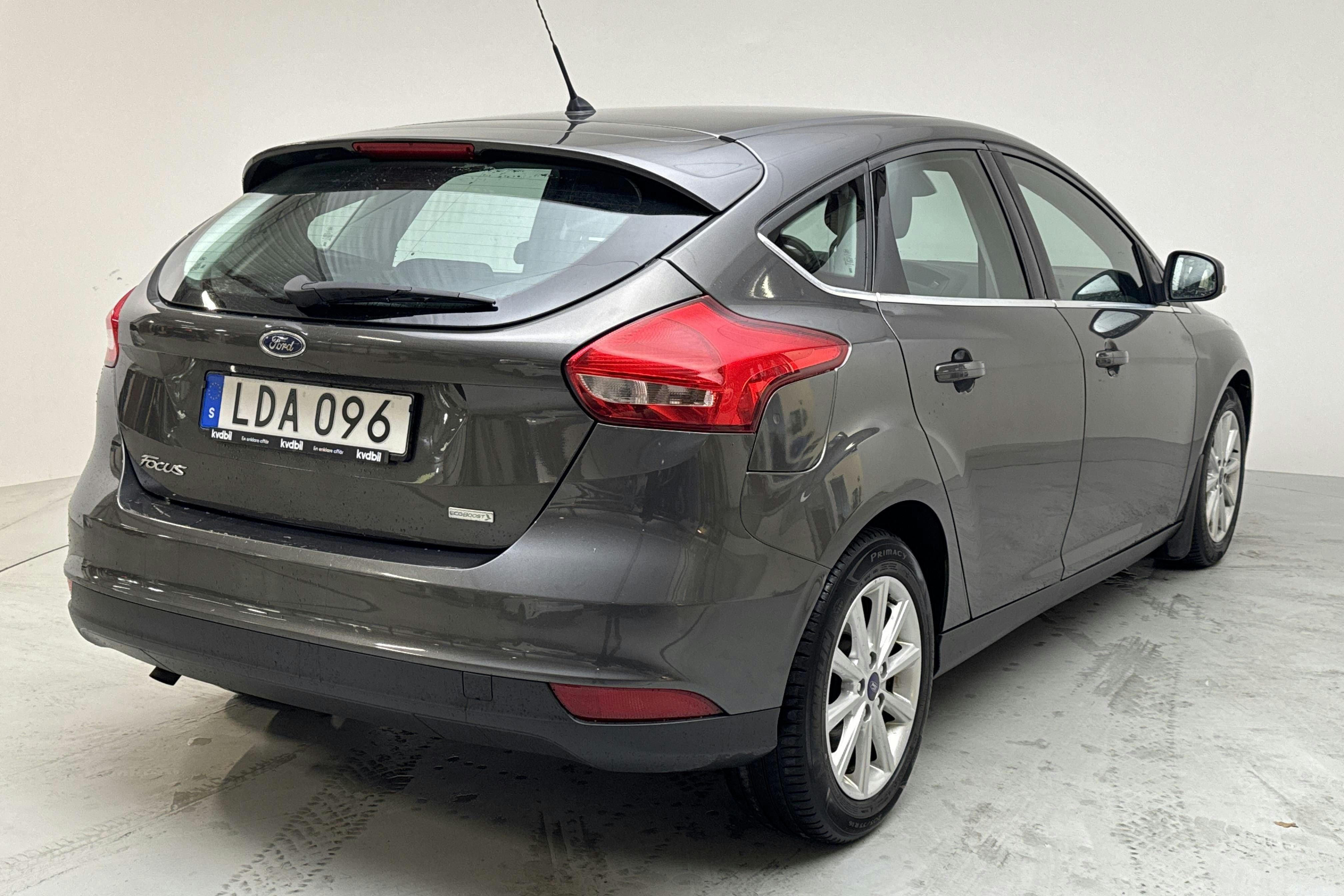 Ford Focus 1.0 EcoBoost 5dr (100hk) - 8 302 mil - Manuell - grå - 2016