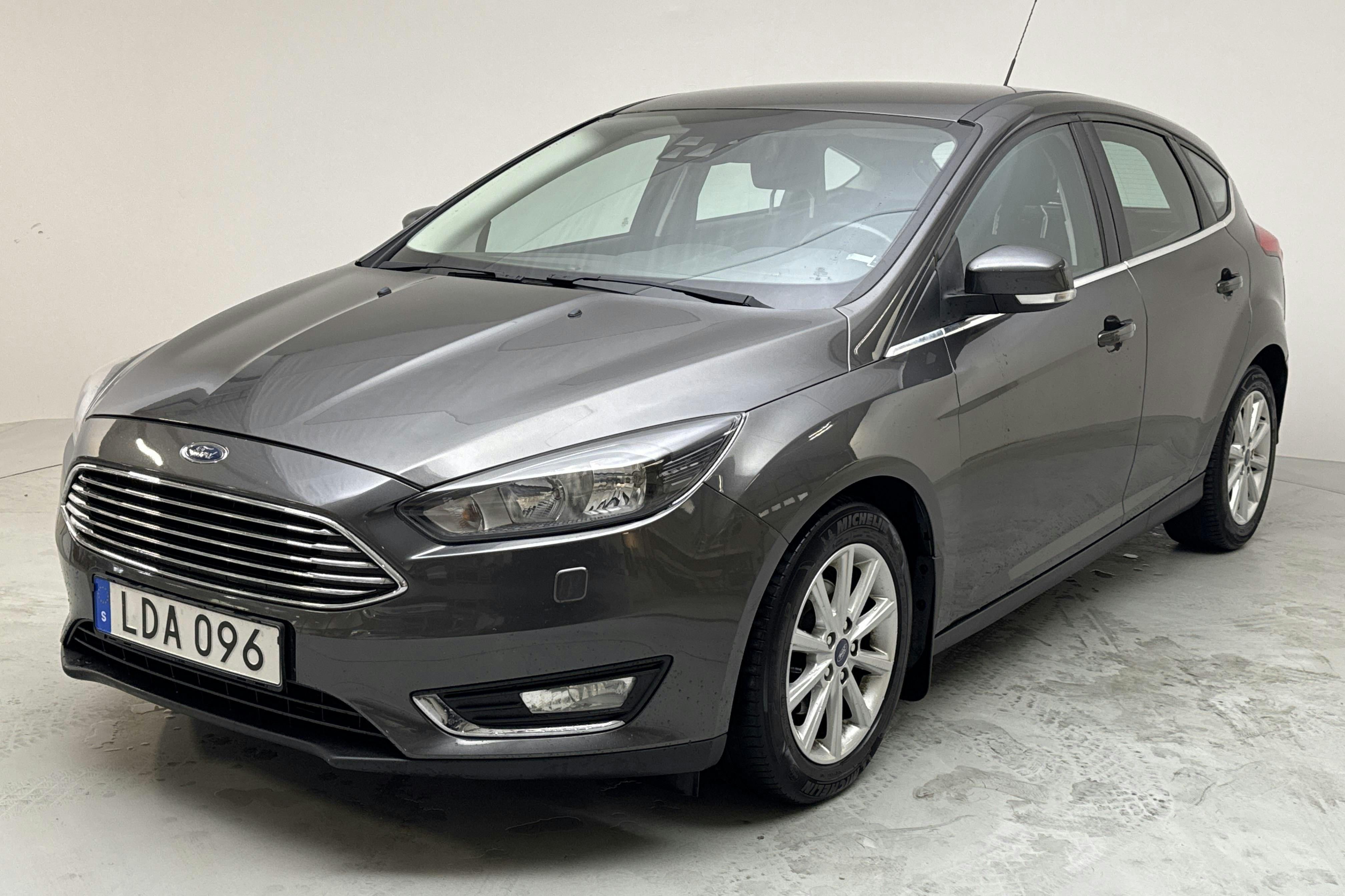 Ford Focus 1.0 EcoBoost 5dr (100hk) - 83 020 km - Manual - gray - 2016