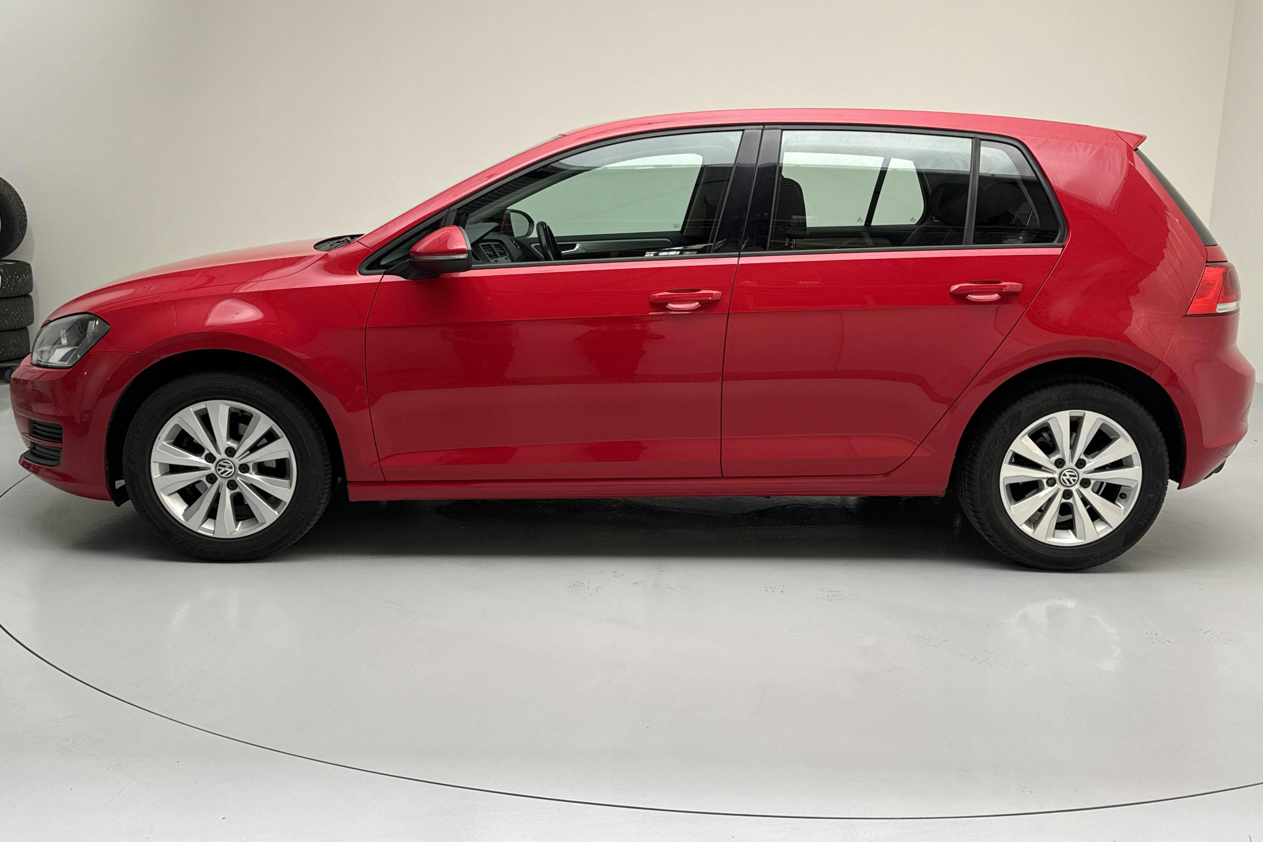 VW Golf VII 1.2 TSI 5dr (105hk) - 13 767 mil - Manuell - röd - 2015