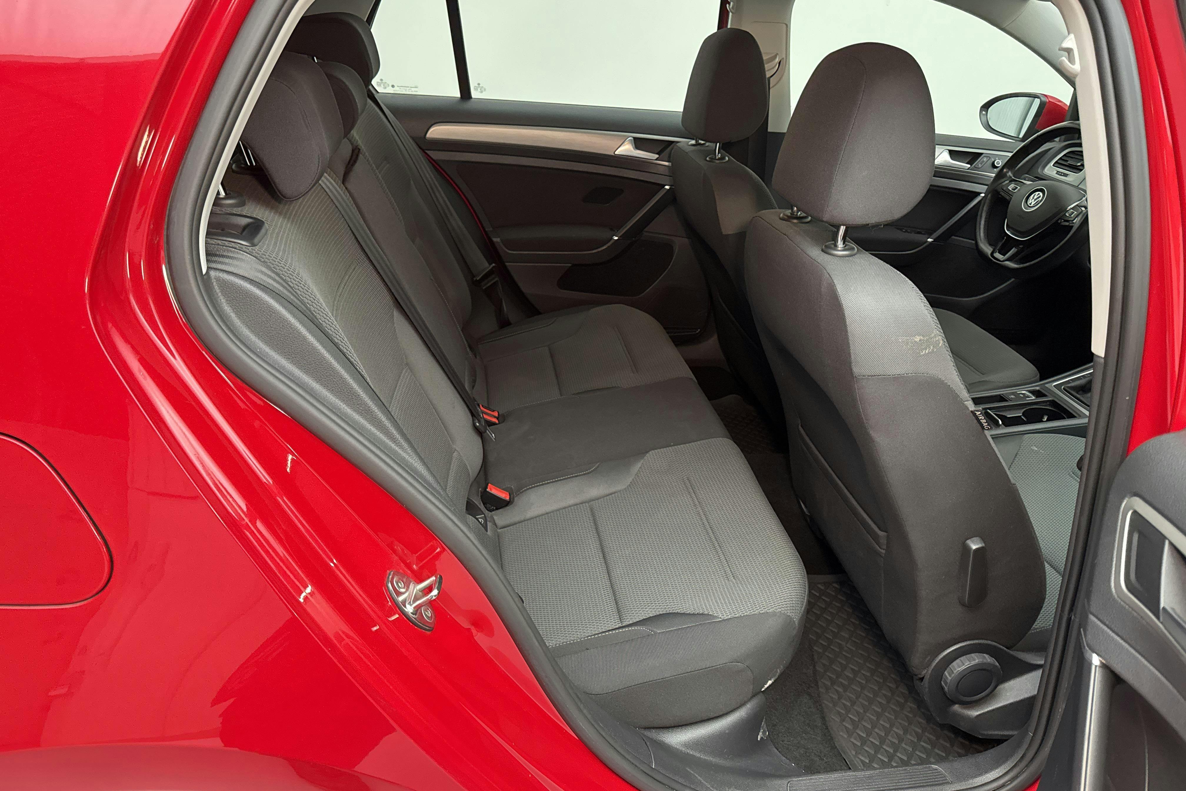 VW Golf VII 1.2 TSI 5dr (105hk) - 13 767 mil - Manuell - röd - 2015