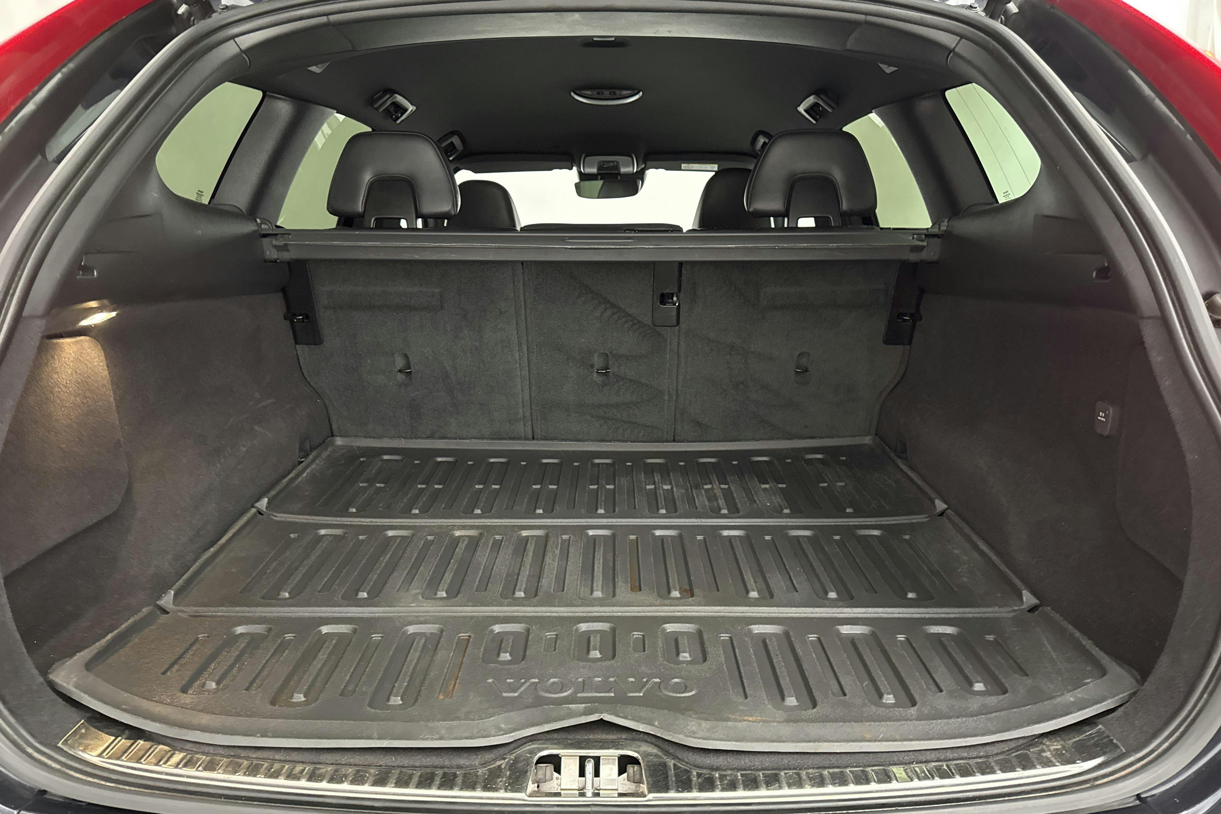 Volvo XC60 D4 AWD (190hk) - 129 890 km - Automaatne - Dark Blue - 2017