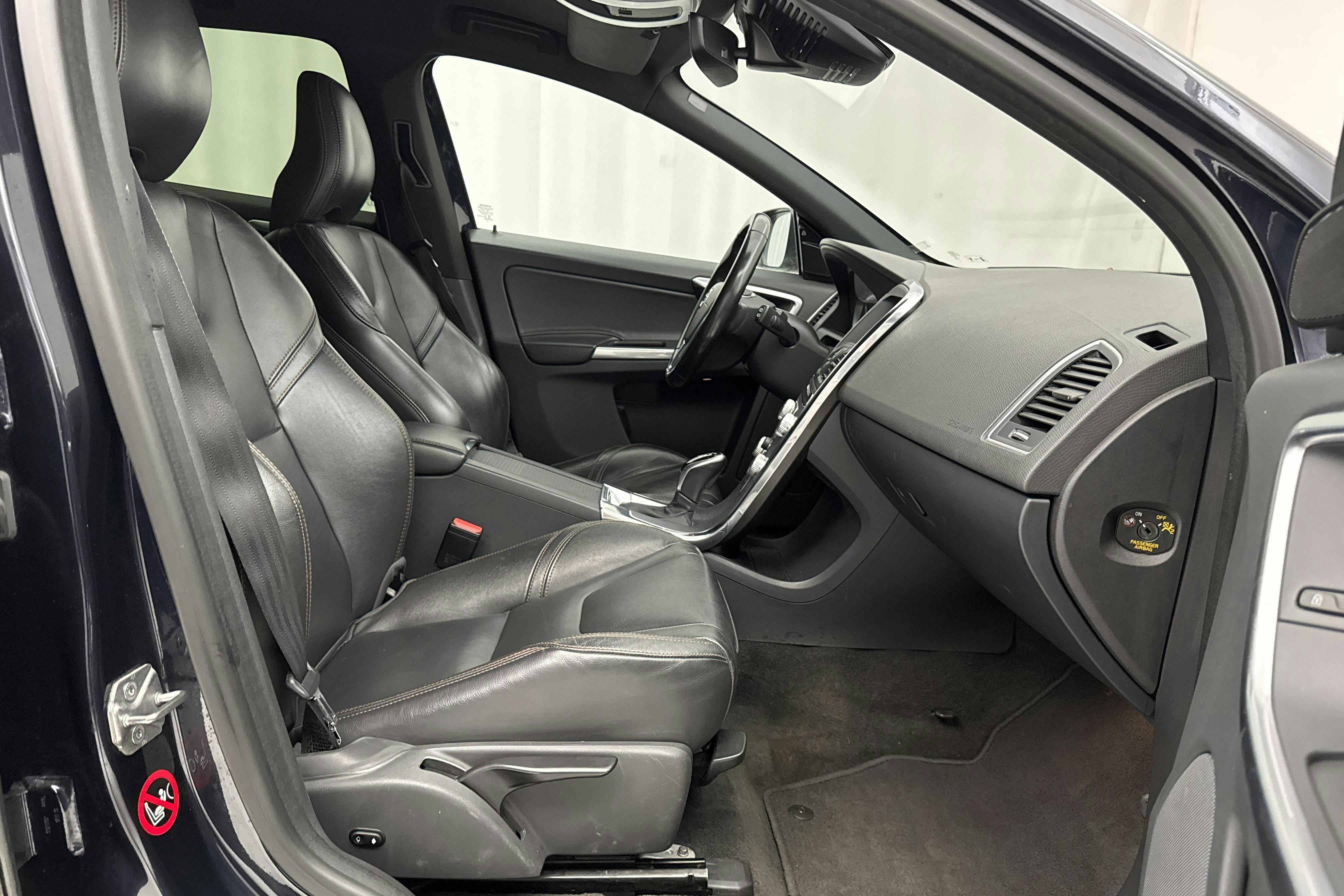 Volvo XC60 D4 AWD (190hk) - 129 890 km - Automaatne - Dark Blue - 2017