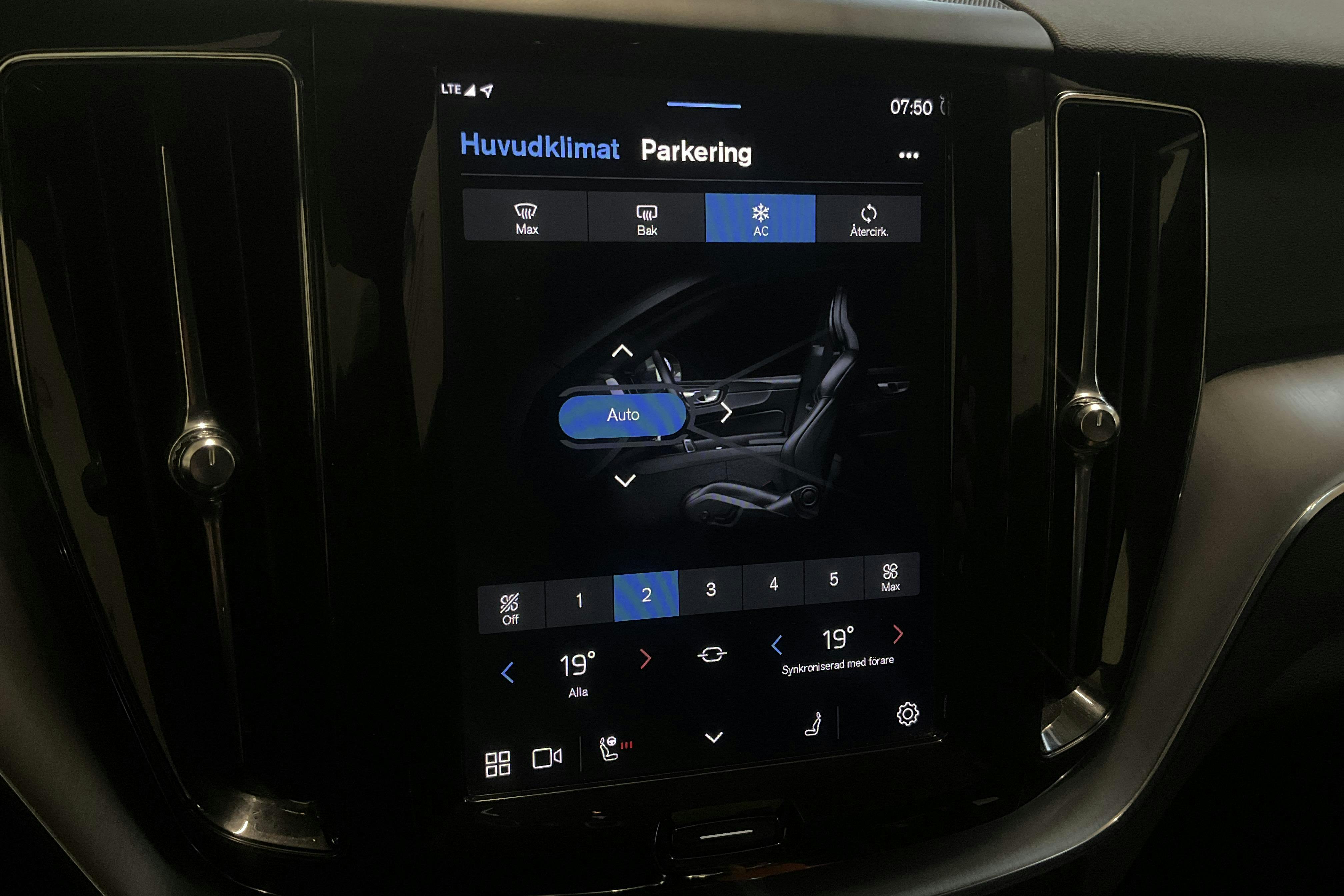Volvo XC60 B4 2WD Mildhybrid, Diesel (197hk) - 15 019 mil - Automat - svart - 2022