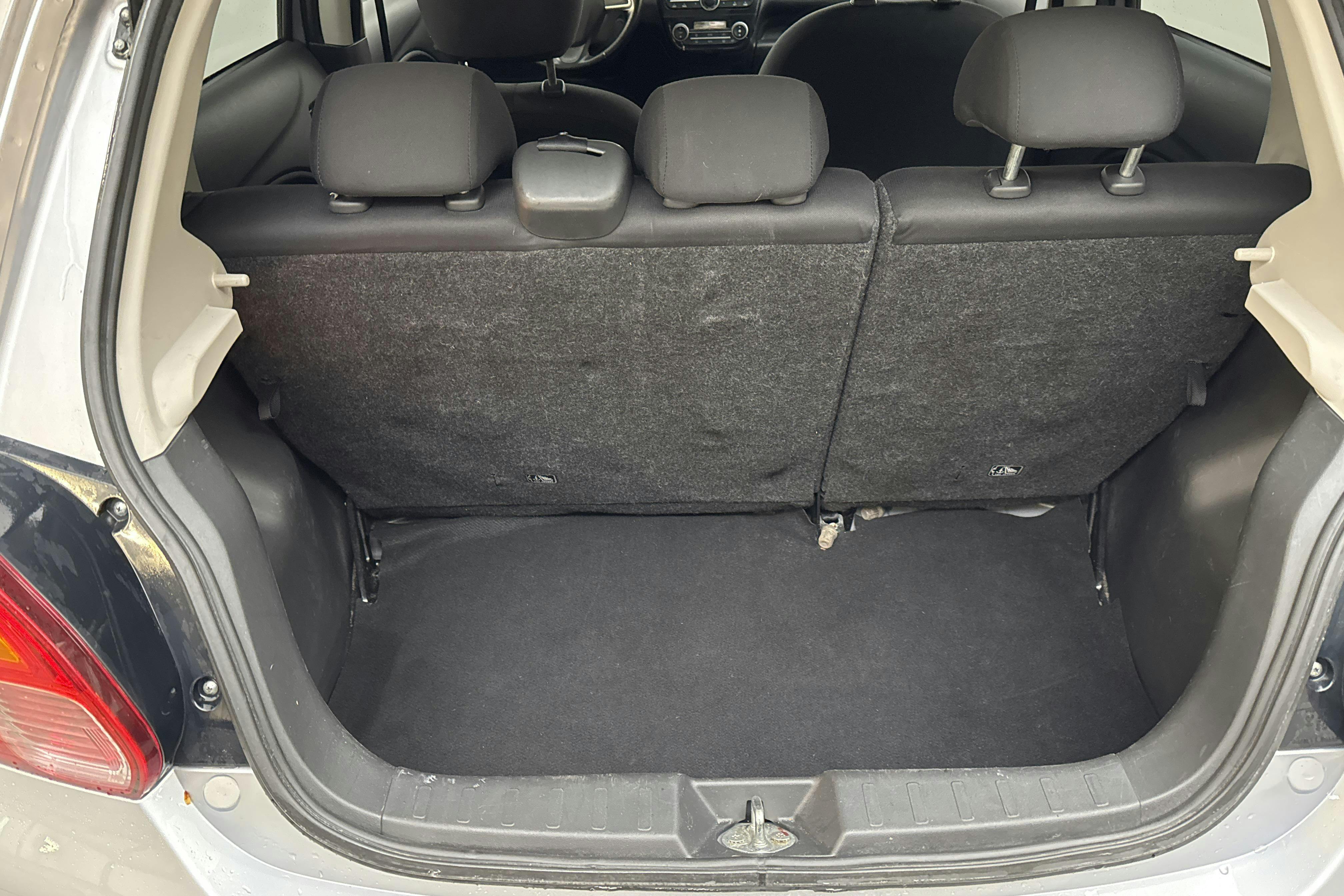 Mitsubishi Space Star 1.2 5dr (80hk) - 9 893 mil - Manuell - silver - 2013