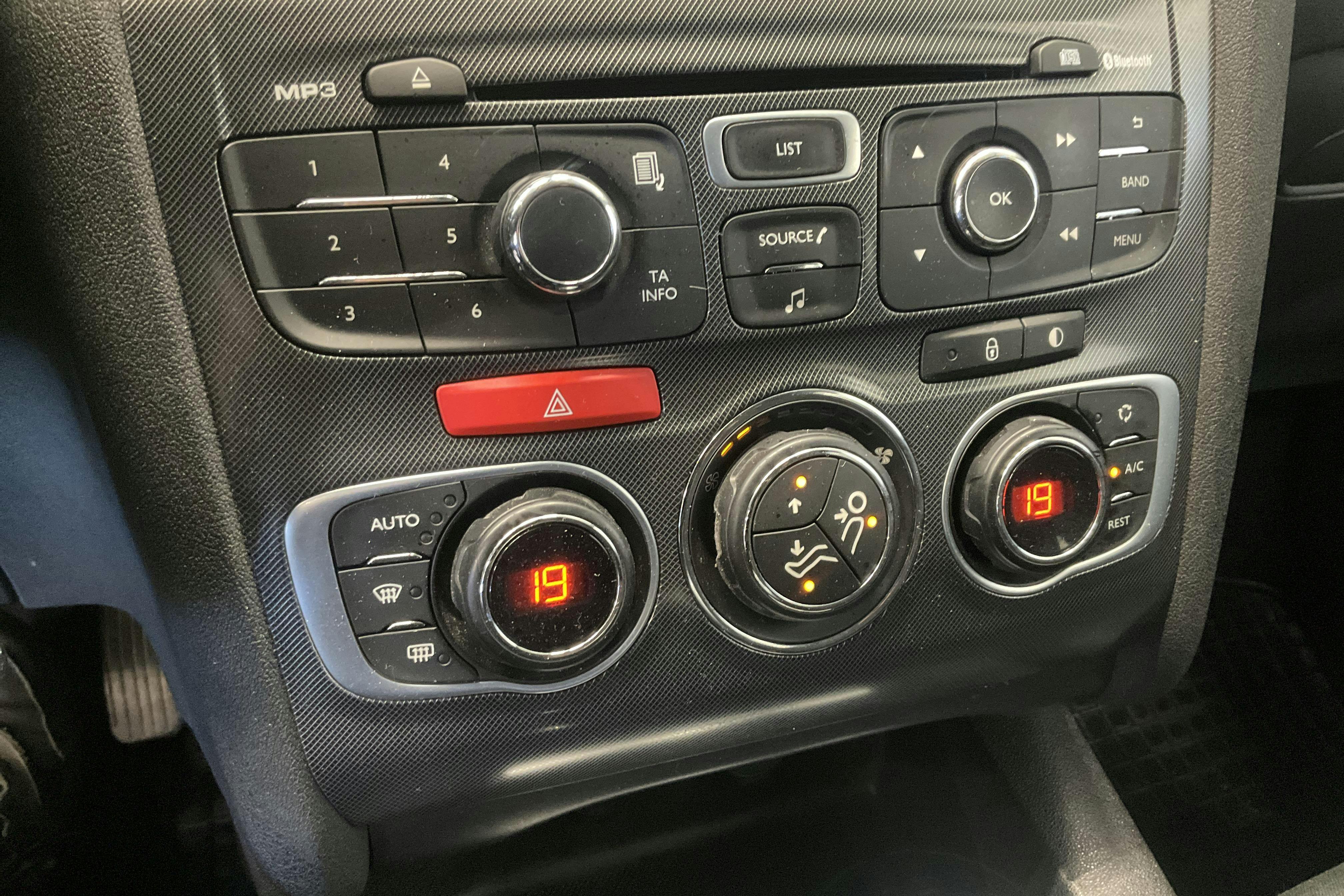 Citroën C4 1.6 HDi (115hk) - 204 000 km - Manualna - biały - 2014