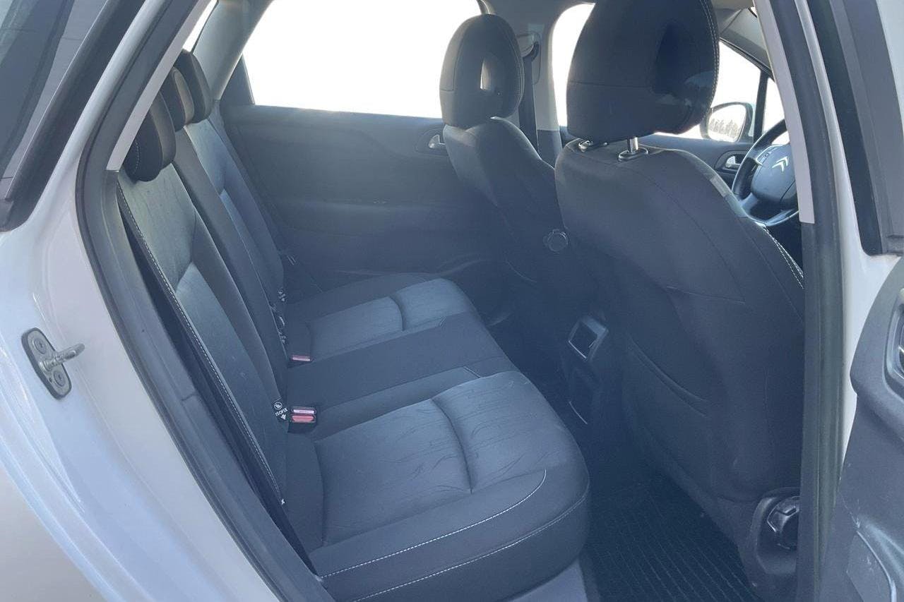 Citroën C4 1.6 HDi (115hk) - 204 000 km - Manualna - biały - 2014