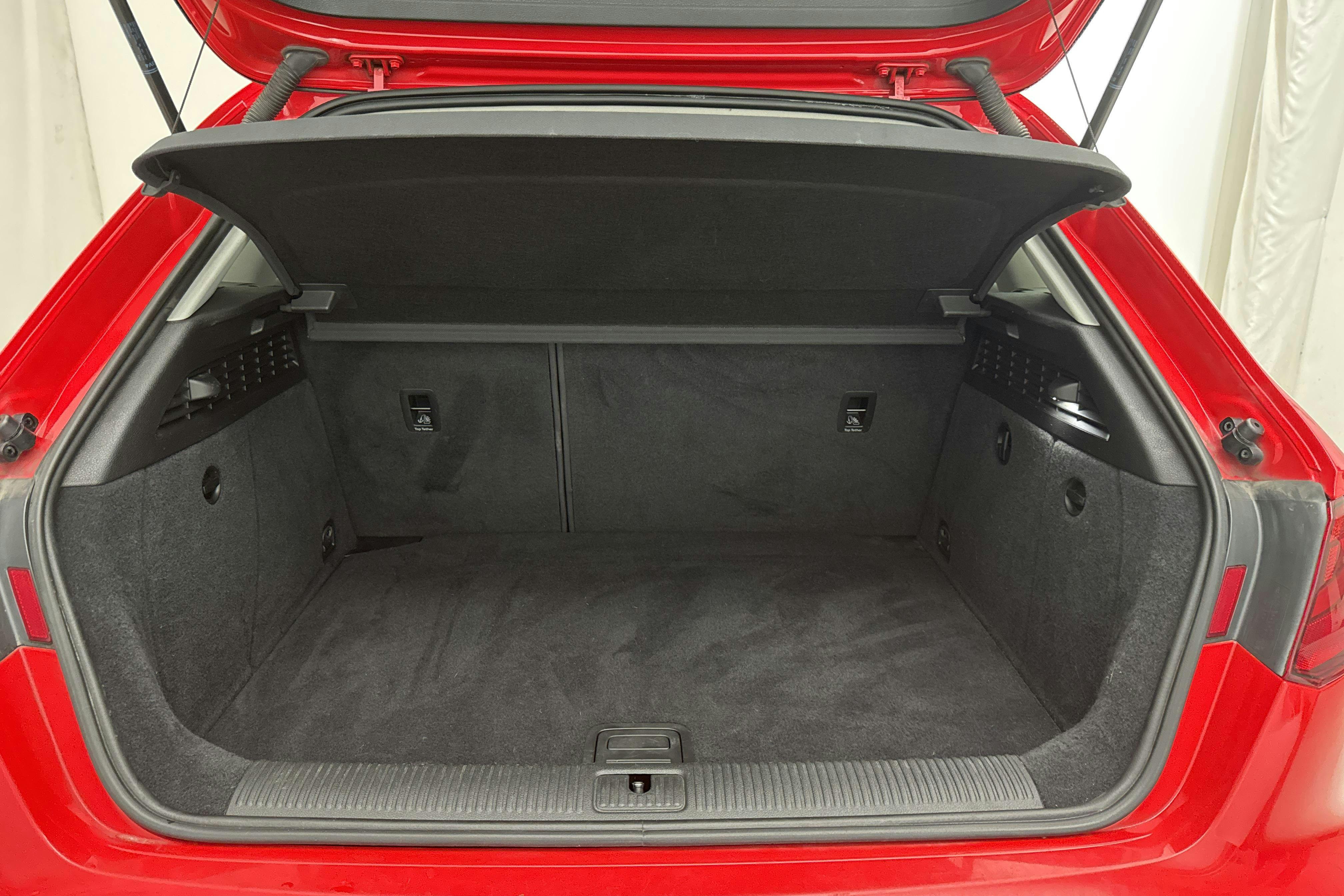 Audi A3 2.0 TDI Sportback quattro (184hk) - 18 928 mil - Automat - röd - 2014