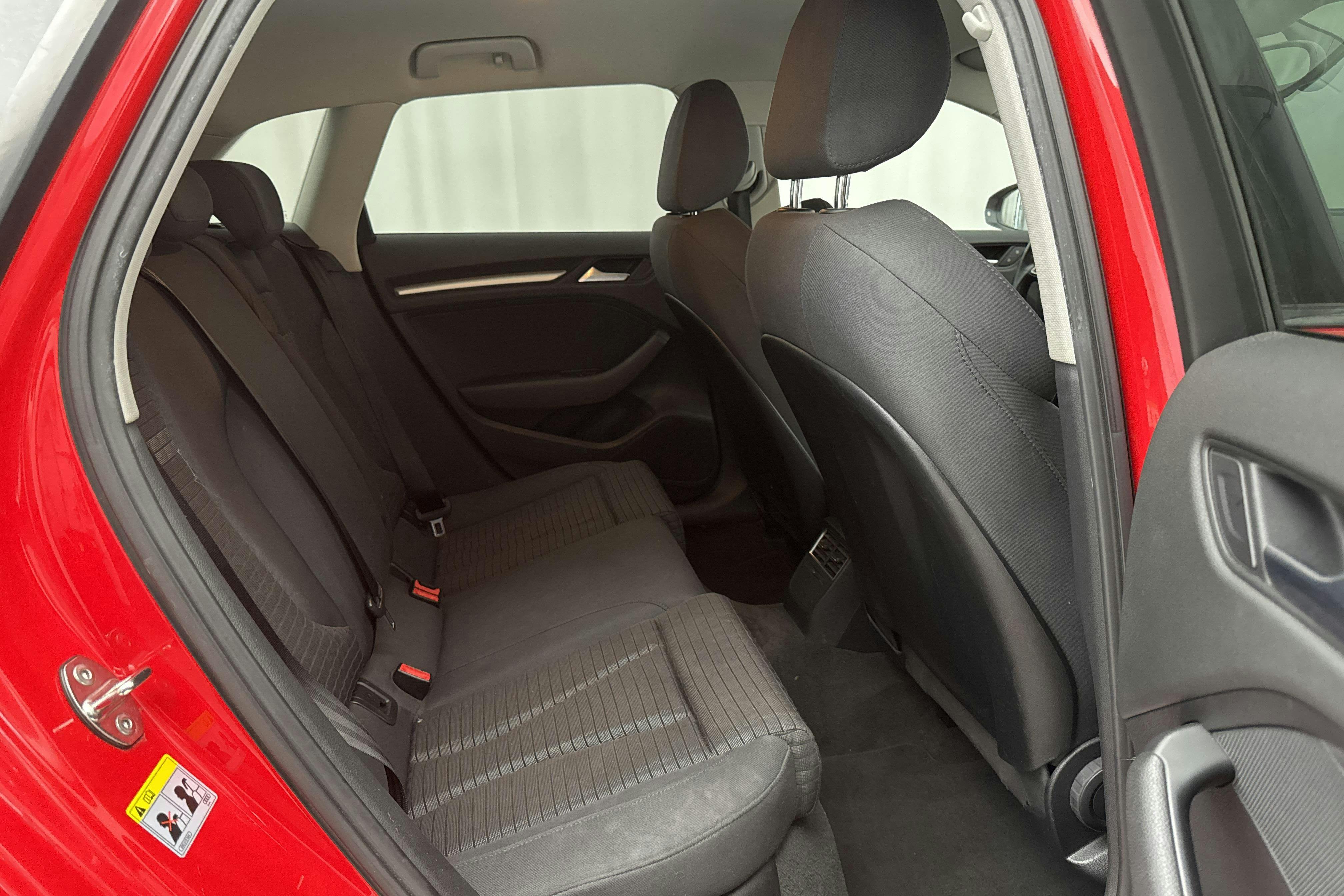 Audi A3 2.0 TDI Sportback quattro (184hk) - 18 928 mil - Automat - röd - 2014