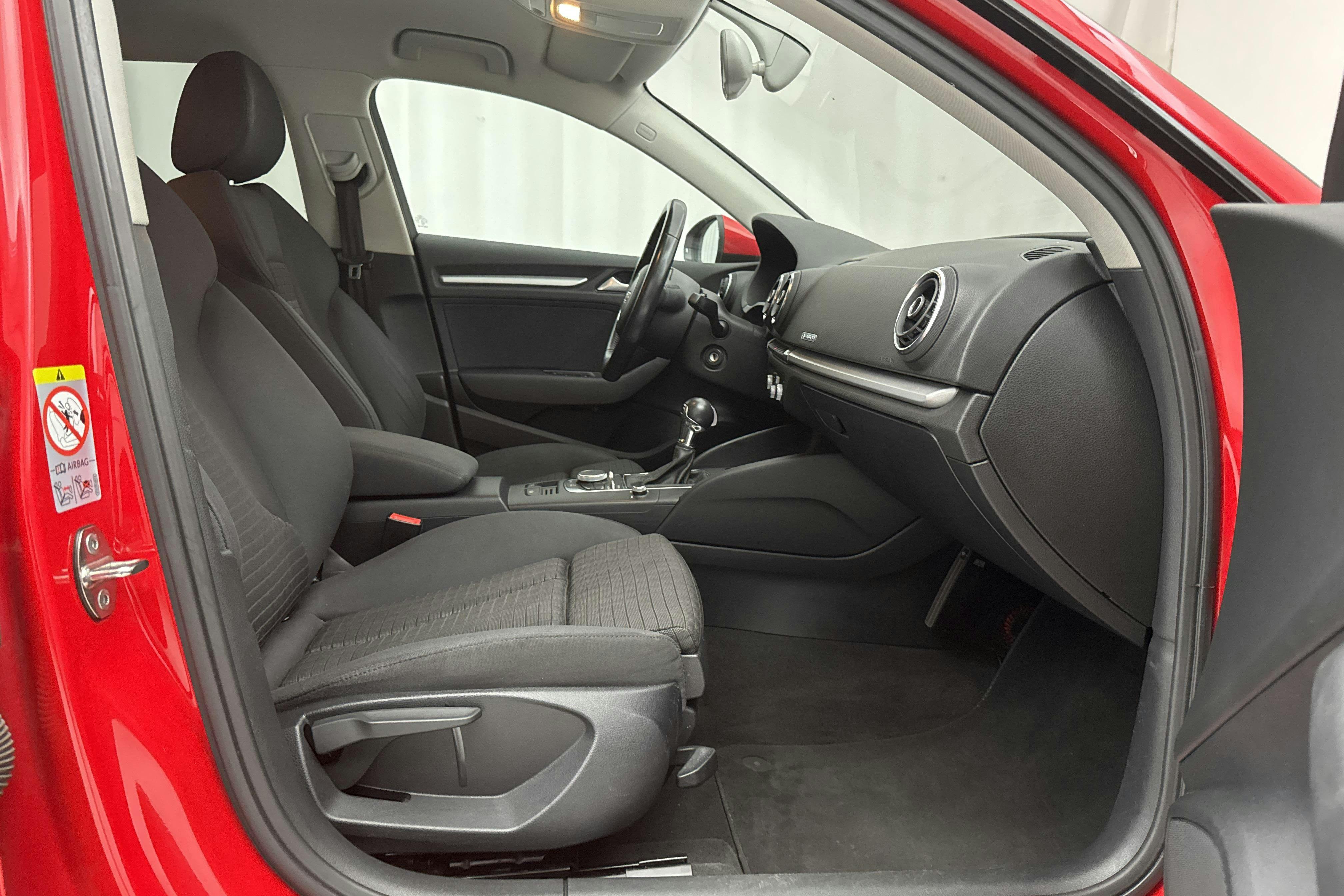 Audi A3 2.0 TDI Sportback quattro (184hk) - 18 928 mil - Automat - röd - 2014