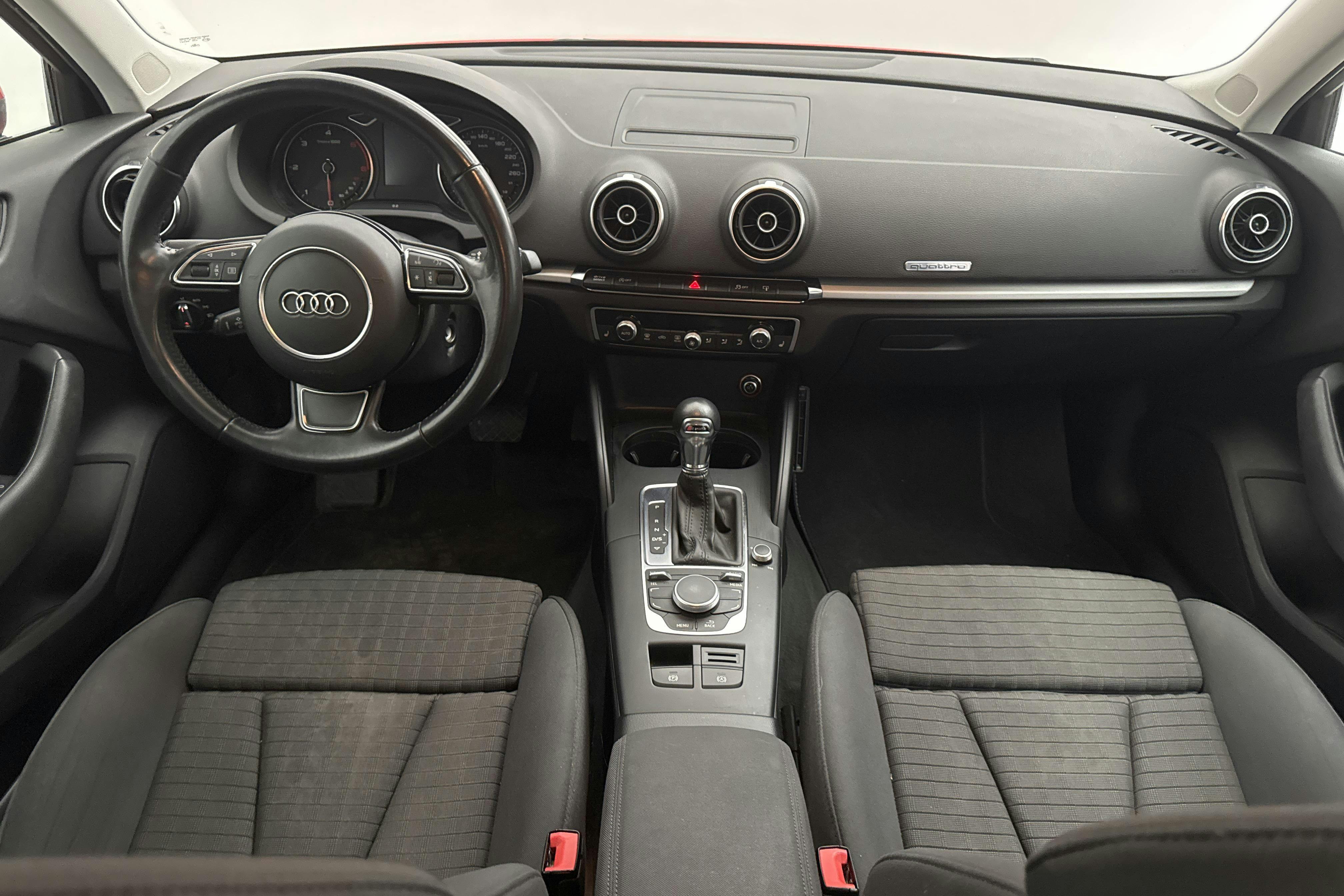Audi A3 2.0 TDI Sportback quattro (184hk) - 18 928 mil - Automat - röd - 2014