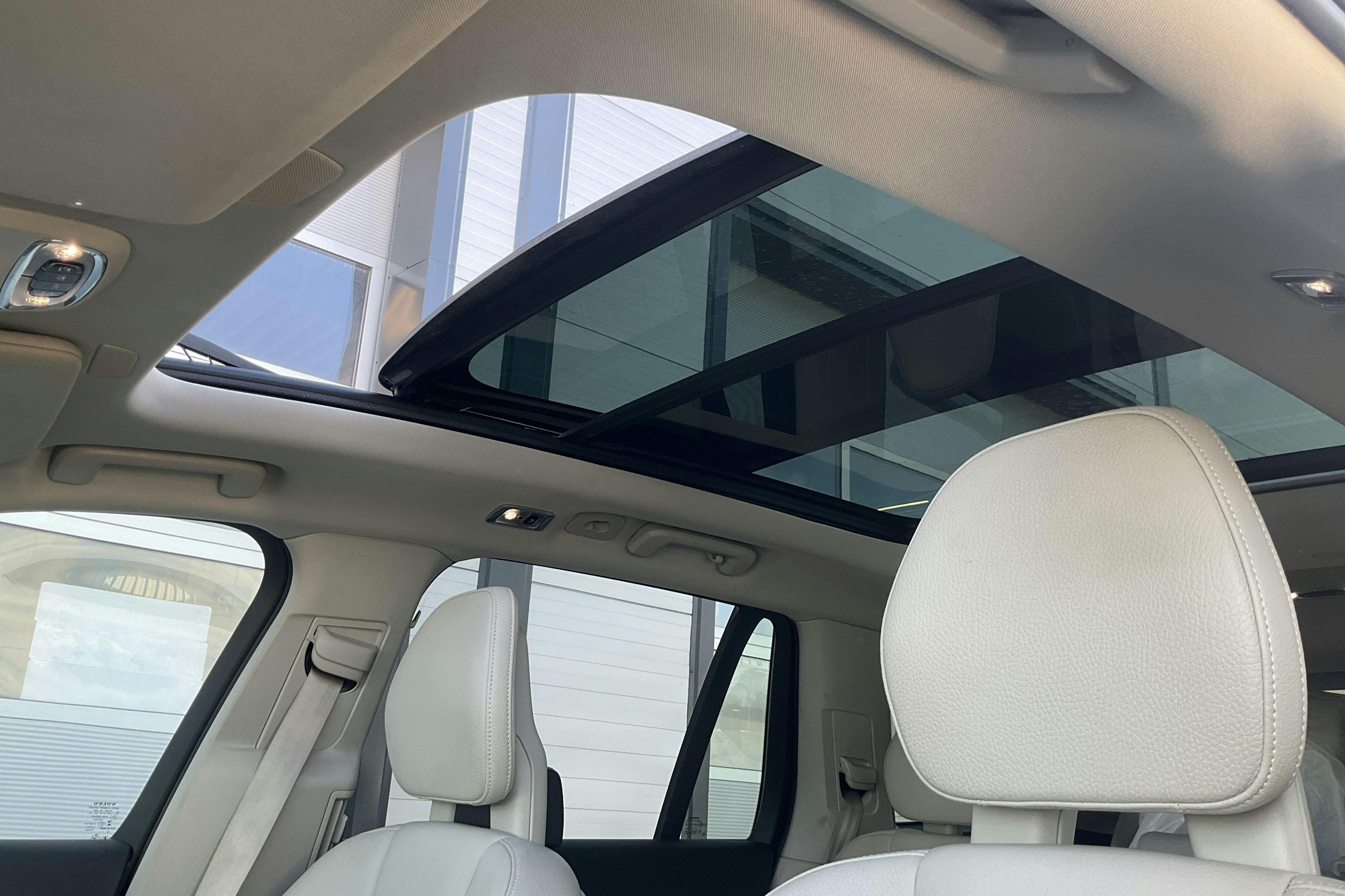 Volvo XC90 T8 AWD Twin Engine (400hk) - 109 820 km - Automatyczna - biały - 2017