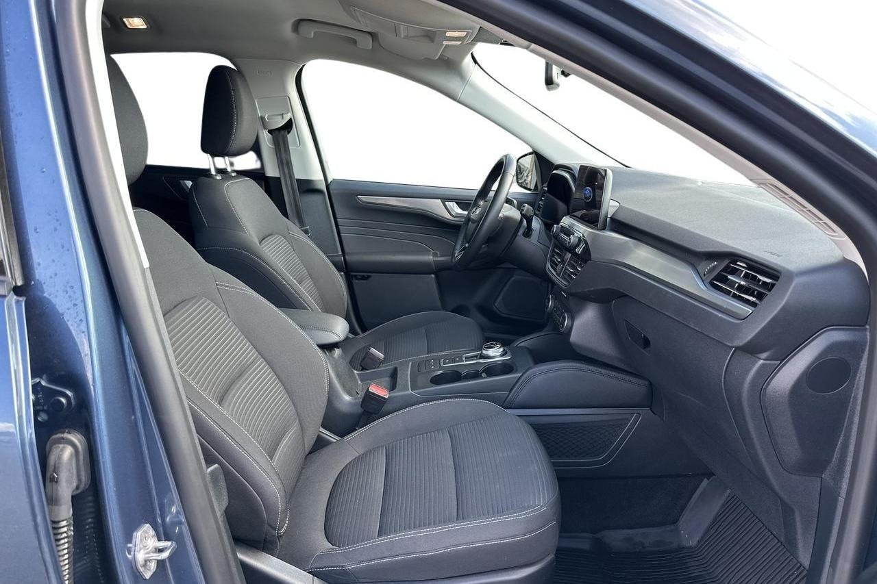 Ford Kuga 2.5 PHEV (225hk) - 6 343 mil - Automat - blå - 2021