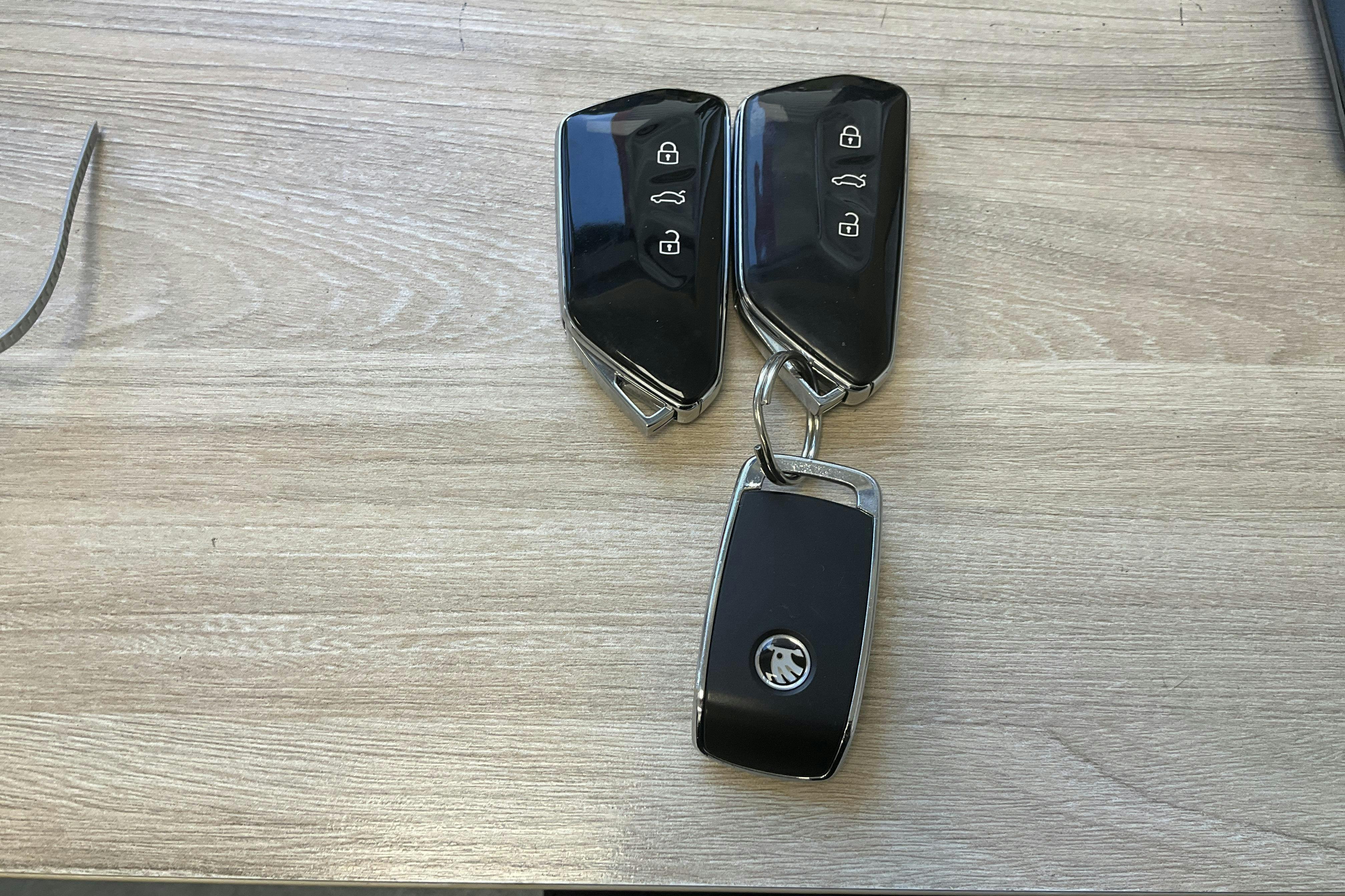 Skoda Octavia 1.4 iV PHEV Combi (204hk) - 11 194 mil - Automat - vit - 2022