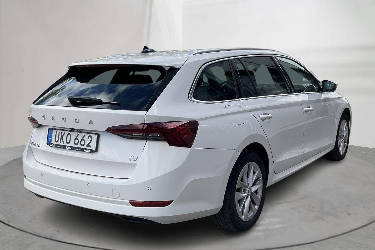 Skoda Octavia 1.4 iV PHEV Combi (204hk) - 11 194 mil - Automat - vit - 2022
