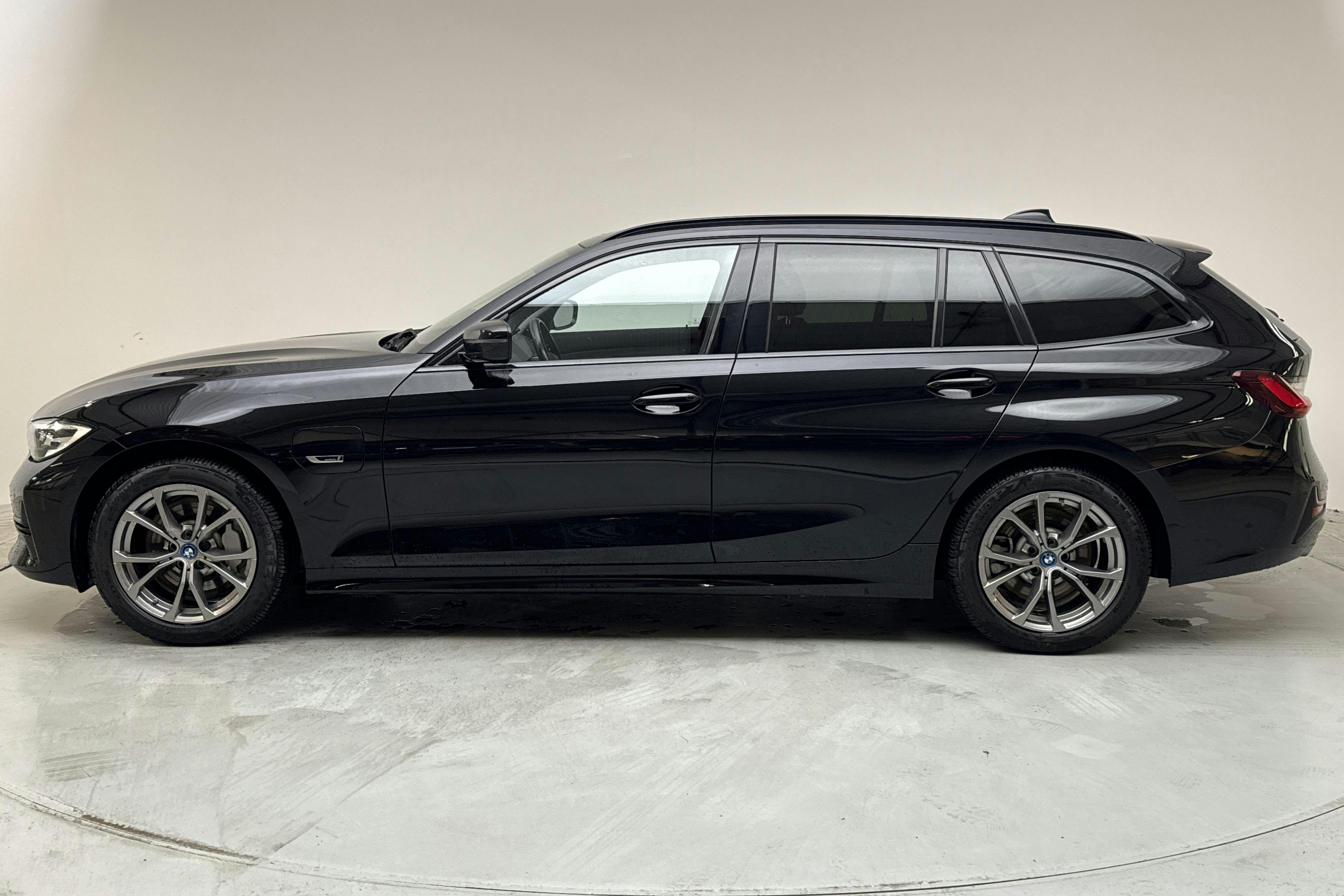 BMW 330e Touring, G21 (292hk) - 9 496 mil - Automat - svart - 2022