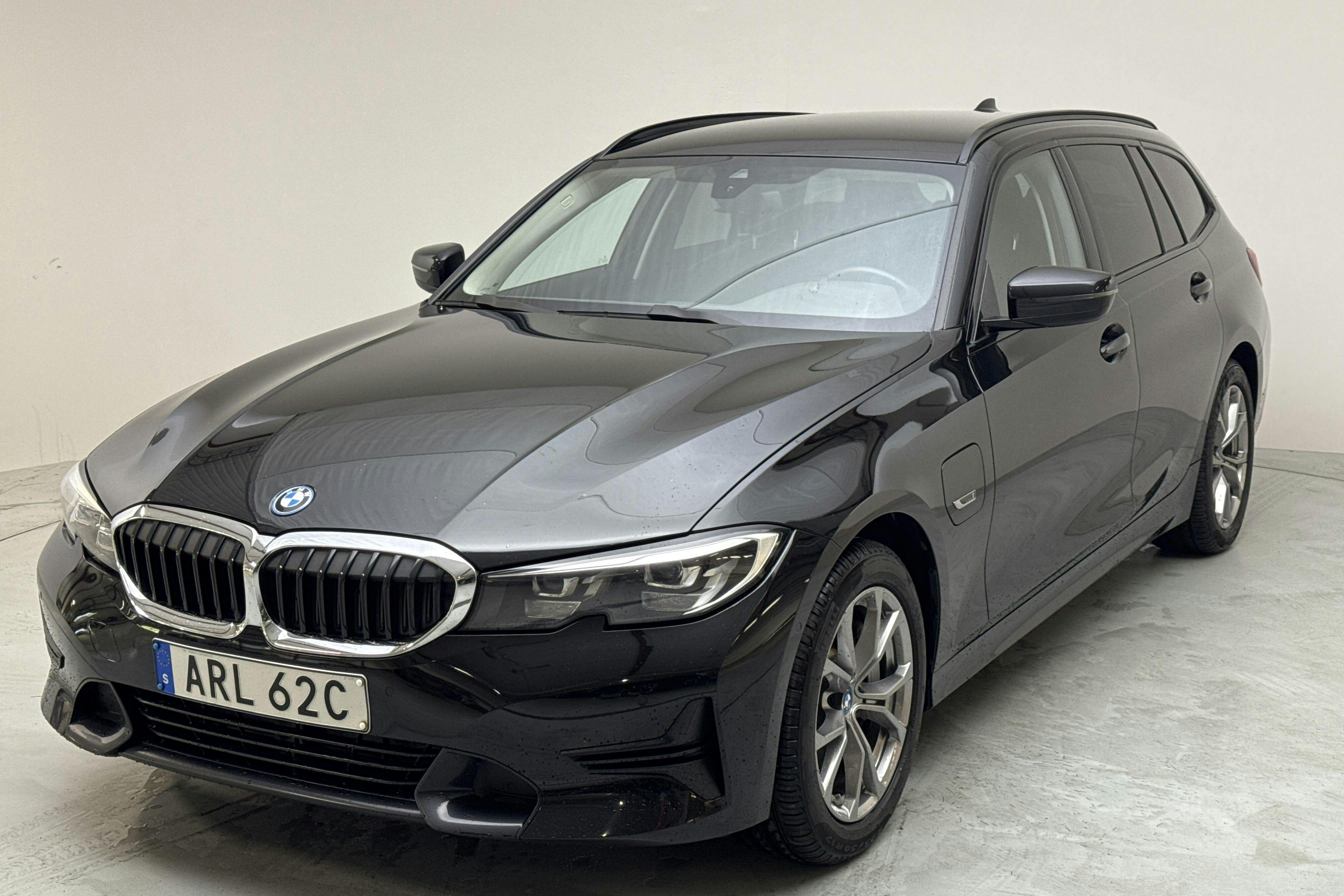 BMW 330e Touring, G21 (292hk) - 9 496 mil - Automat - svart - 2022