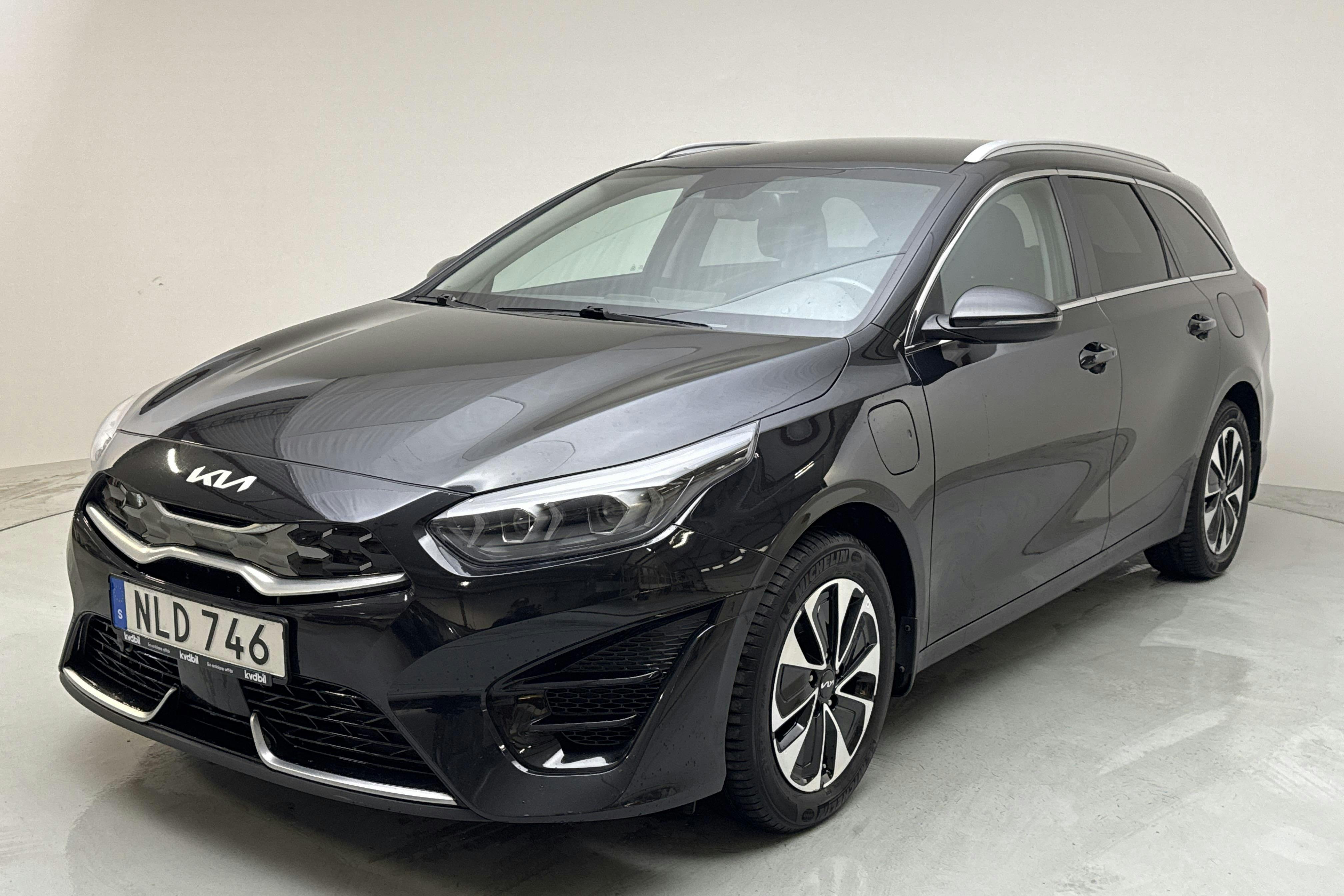 KIA Ceed 1.6 Plug-in Hybrid SW (141hk) - 8 896 mil - Automat - svart - 2022