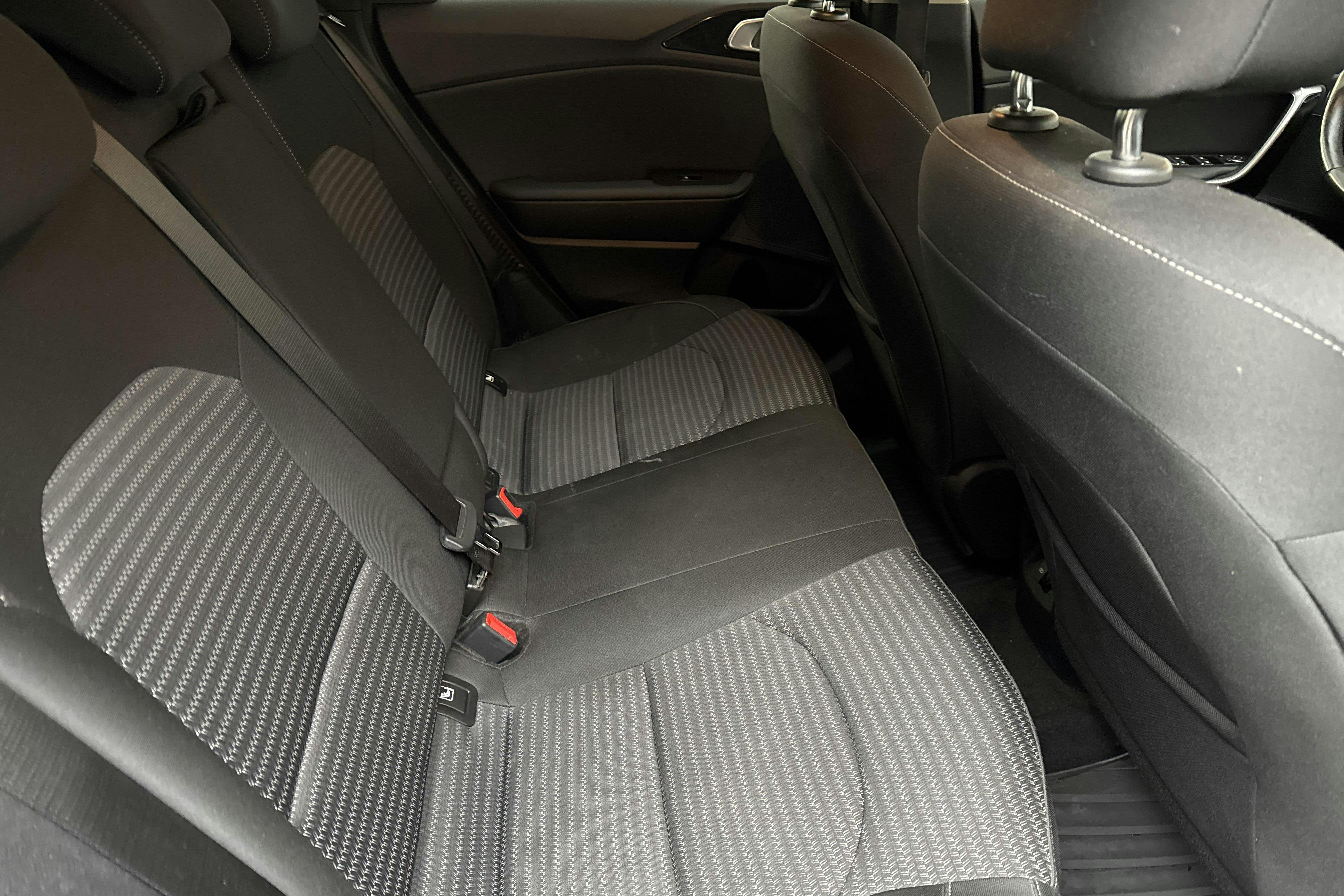 KIA Ceed 1.6 Plug-in Hybrid SW (141hk) - 8 896 mil - Automat - svart - 2022