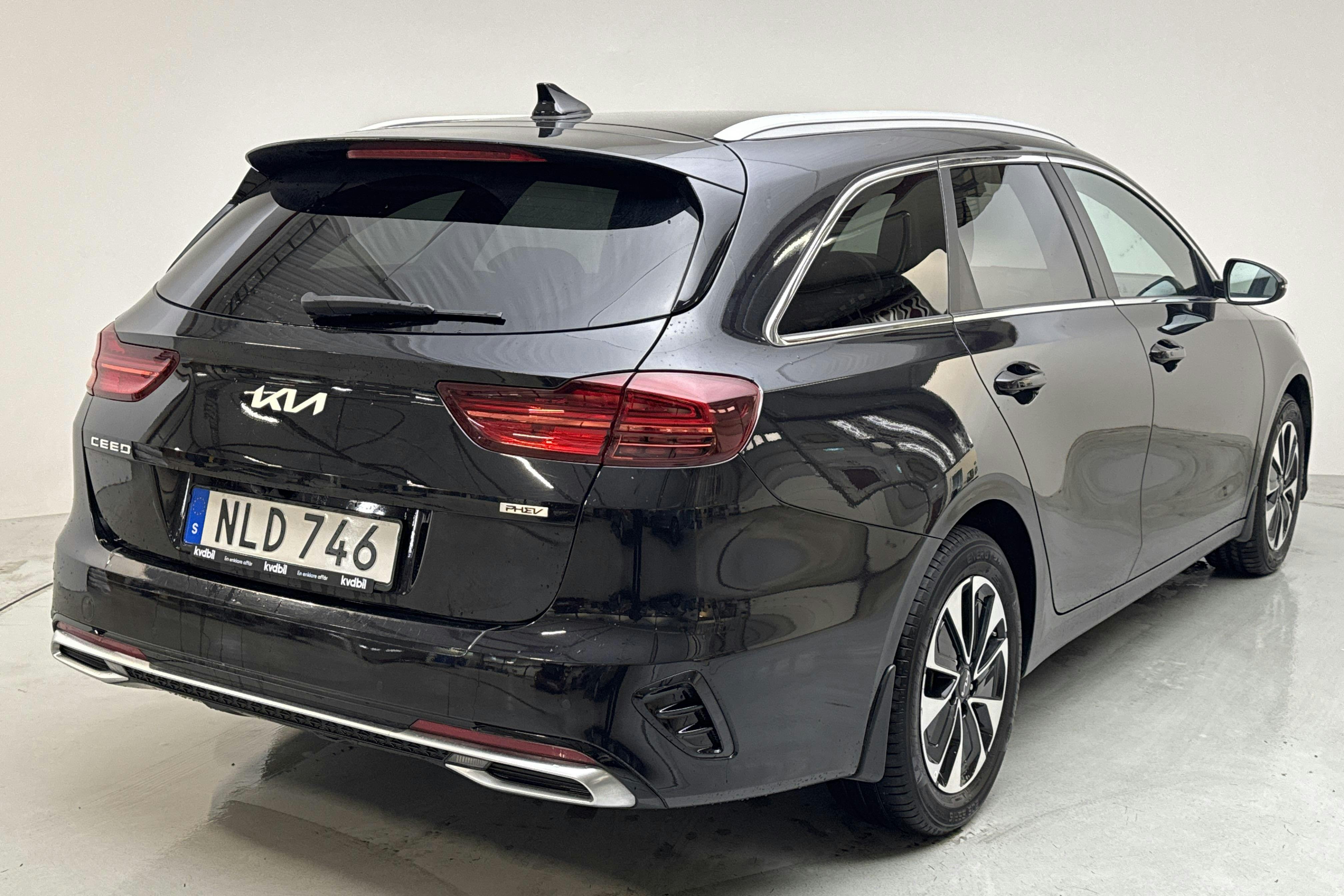 KIA Ceed 1.6 Plug-in Hybrid SW (141hk) - 8 896 mil - Automat - svart - 2022