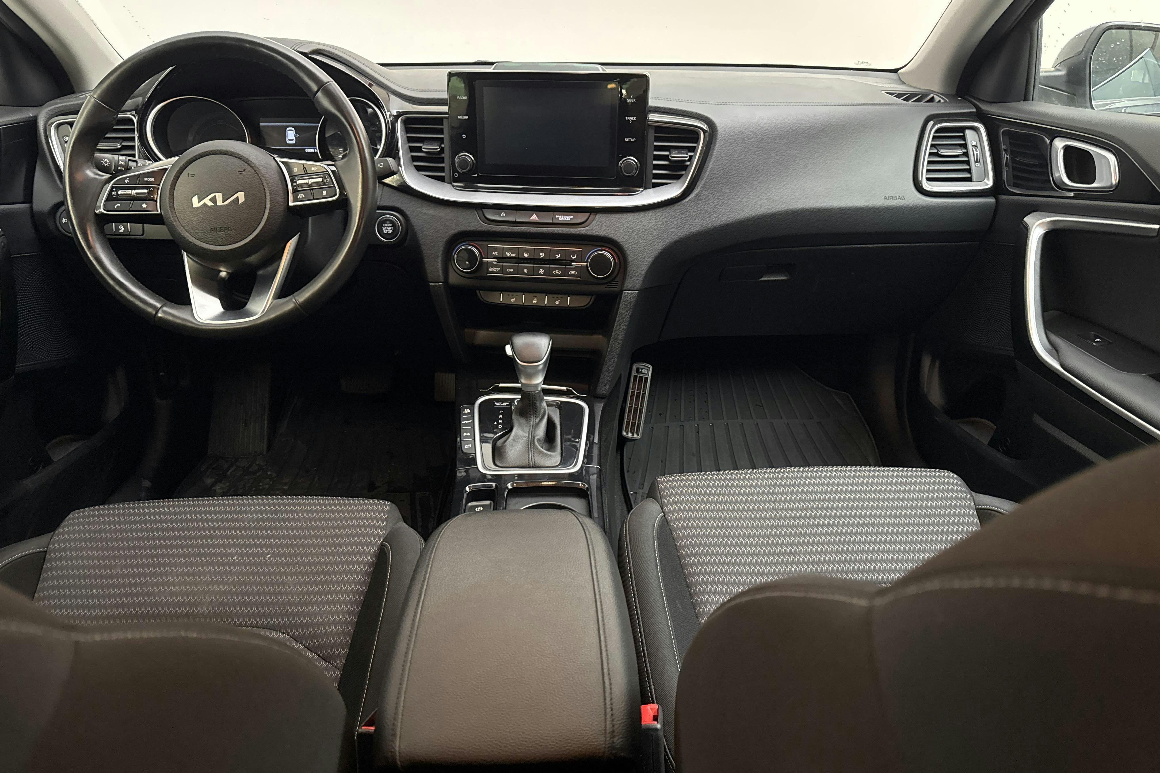 KIA Ceed 1.6 Plug-in Hybrid SW (141hk) - 8 896 mil - Automat - svart - 2022