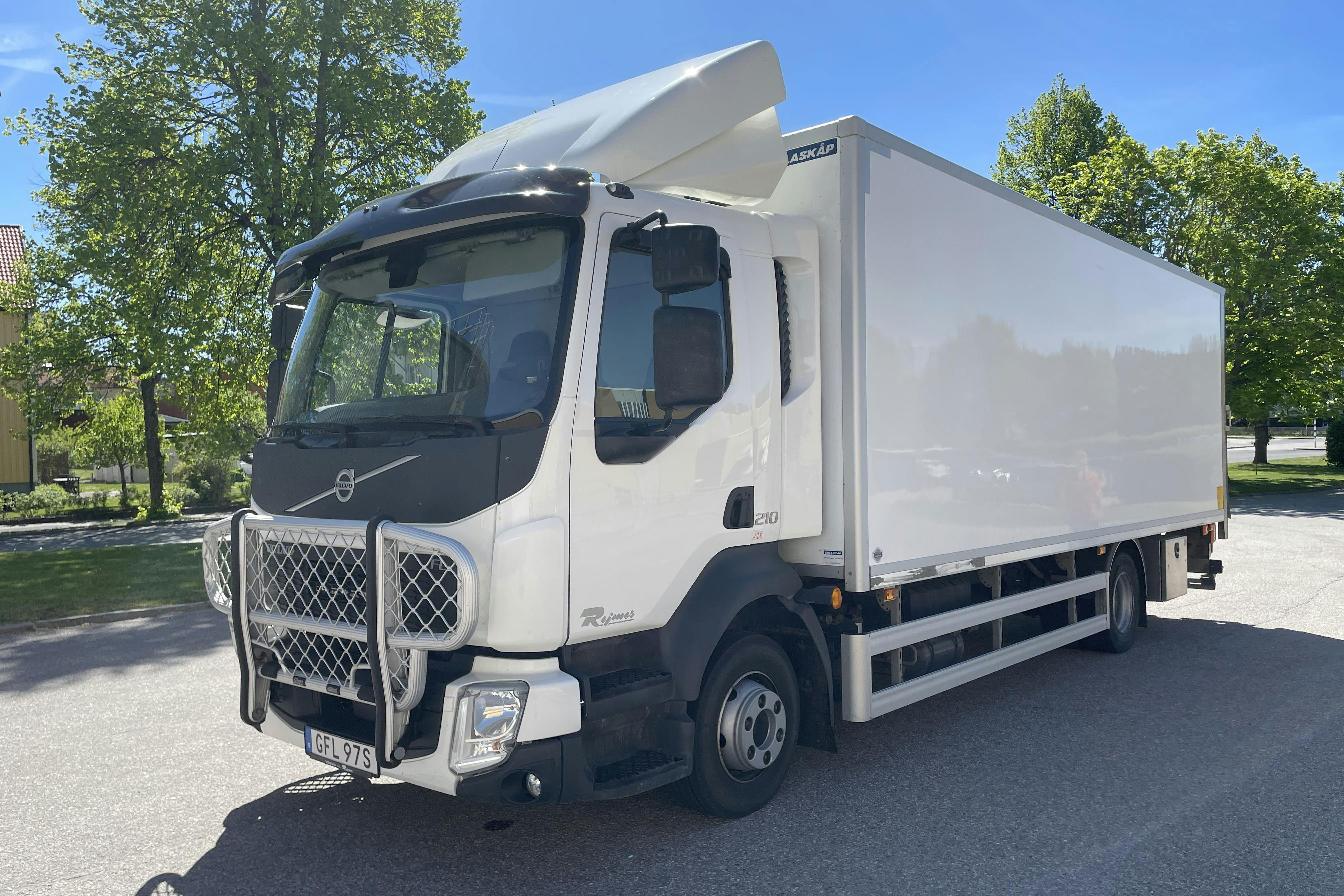 Volvo FL210 - 87 930 km - Automatic - white - 2021
