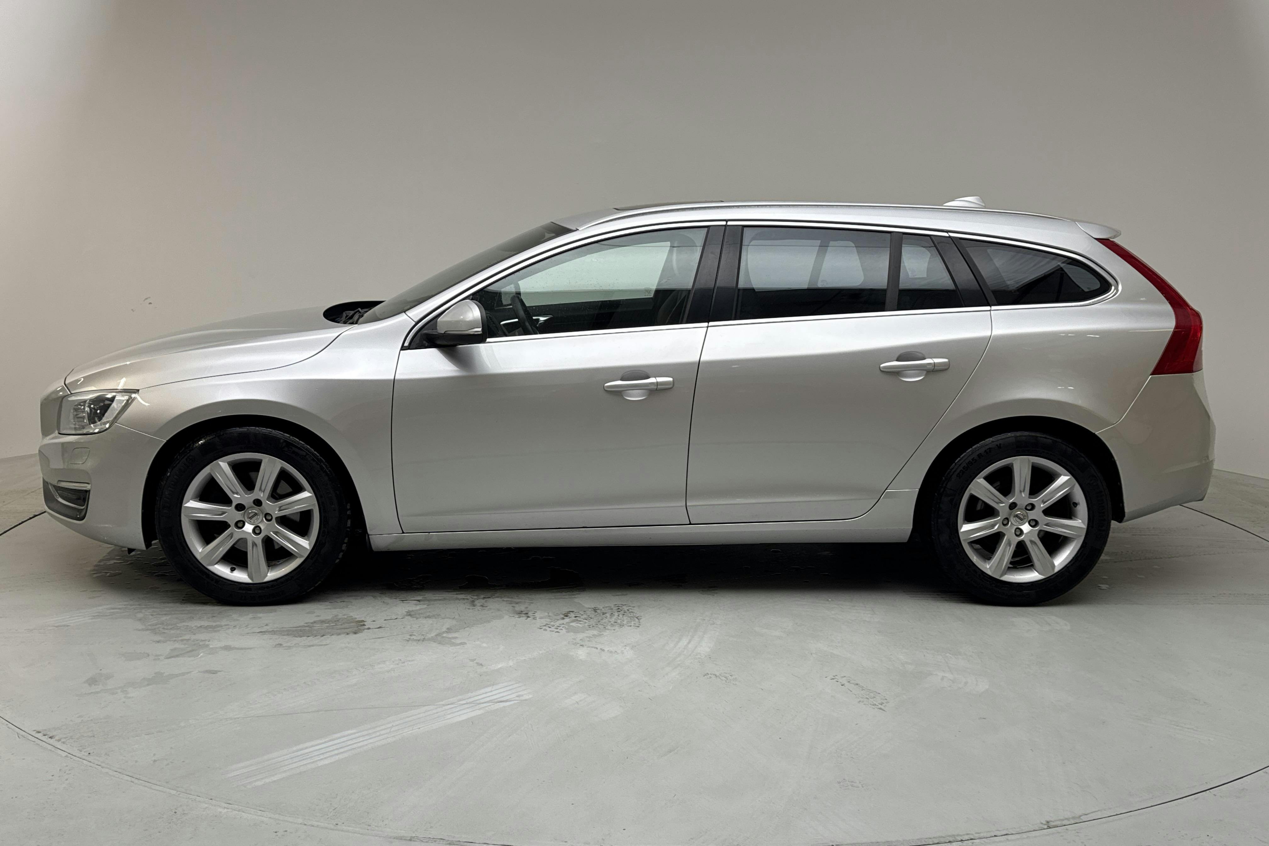 Volvo V60 D4 (163hk) - 17 124 mil - Automat - silver - 2014