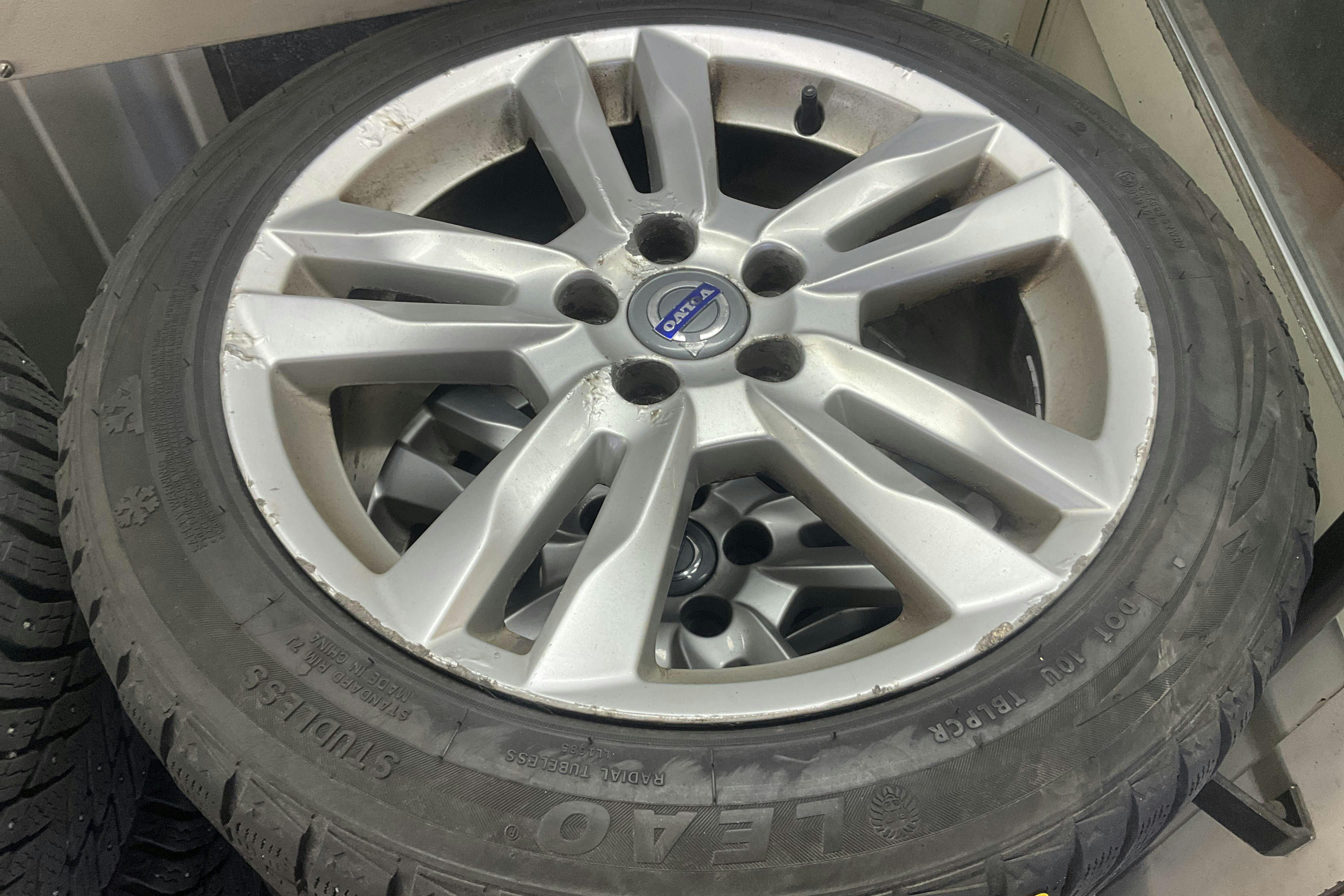 Volvo V60 D4 (163hk) - 17 124 mil - Automat - silver - 2014