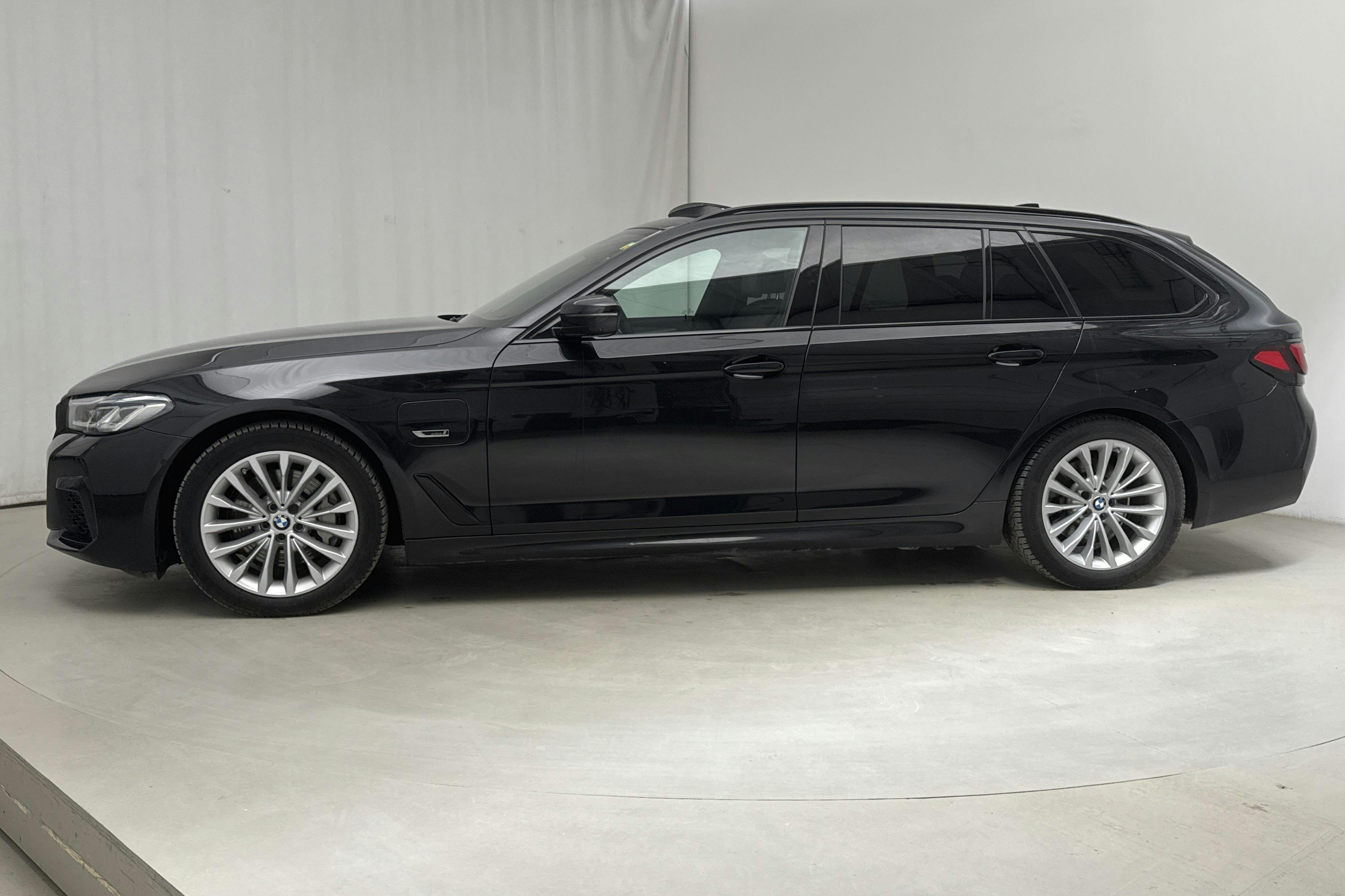 BMW 530e xDrive Touring, G31 12kWh LCI (292hk) - 55 910 km - Automatic - black - 2022