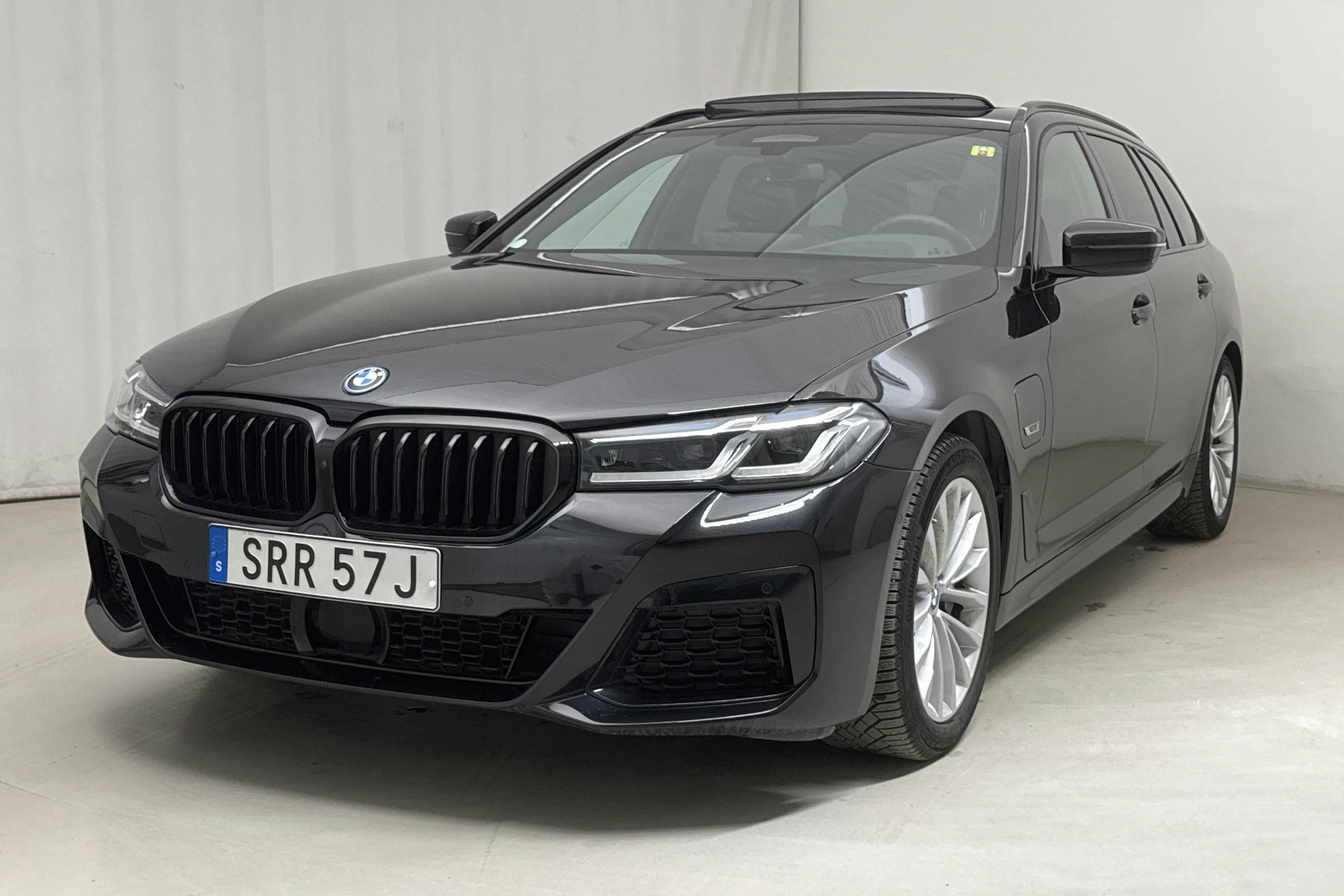 BMW 530e xDrive Touring, G31 12kWh LCI (292hk) - 55 910 km - Automatic - black - 2022