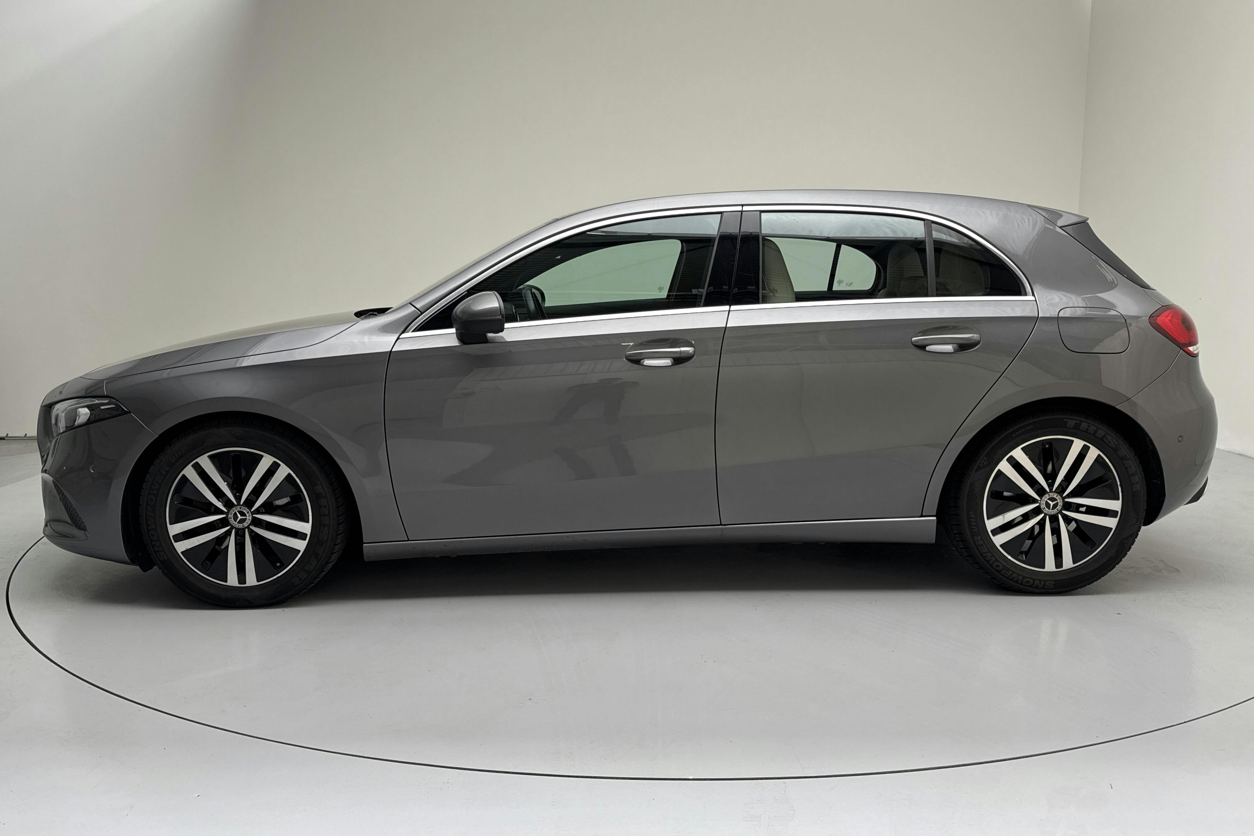 Esitlusfoto 2 aadressil 13: Mercedes A 200 d 5dr W177 (150hk) - 52 950 km - Automaatne - Dark Grey - 2021