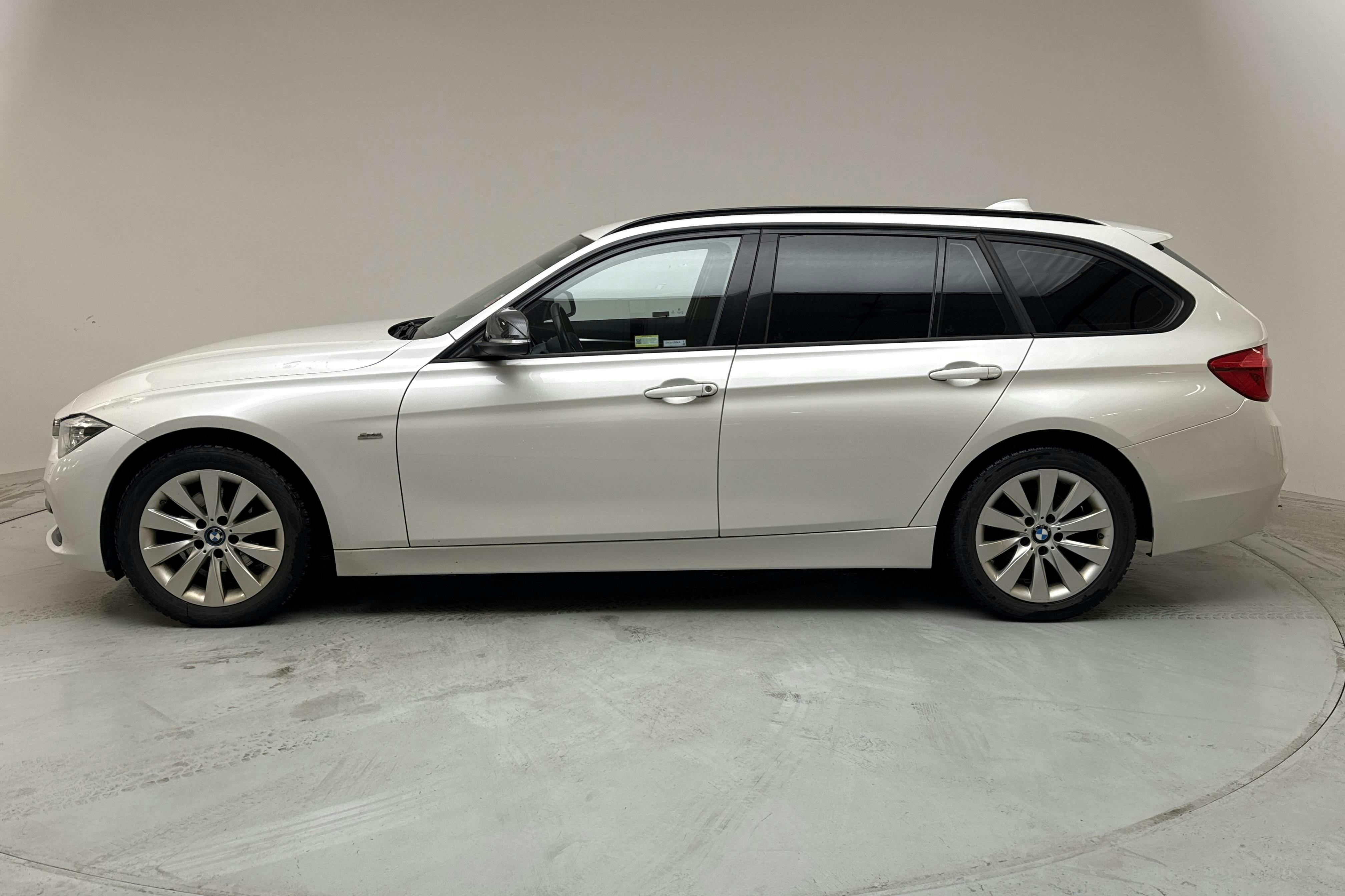 BMW 320d xDrive Touring, F31 (190hk) - 23 164 mil - Automat - vit - 2017