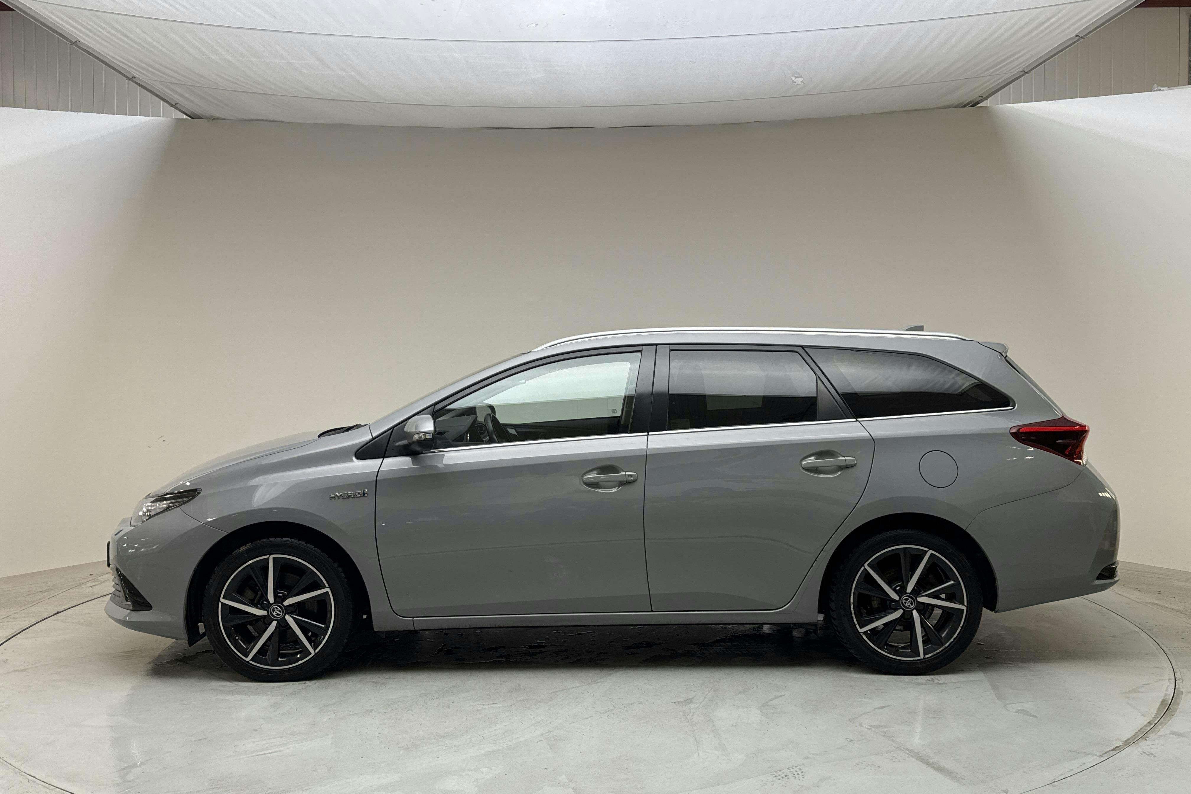 Toyota Auris 1.8 HSD Touring Sports (136hk) - 125 760 km - Automaatne - hall - 2019