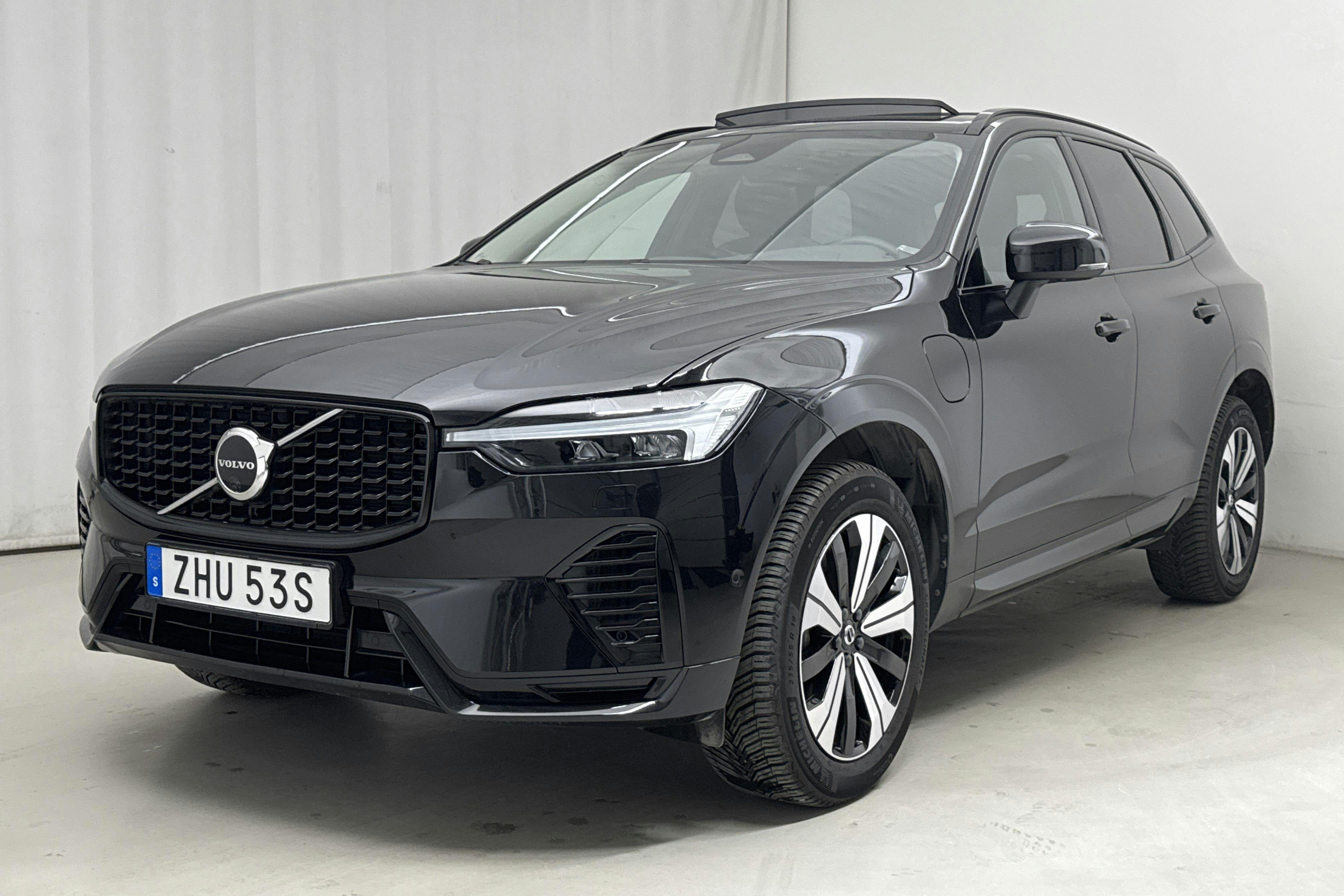 Volvo XC60 T6 AWD Recharge (350hk) - 3 869 mil - Automat - svart - 2023