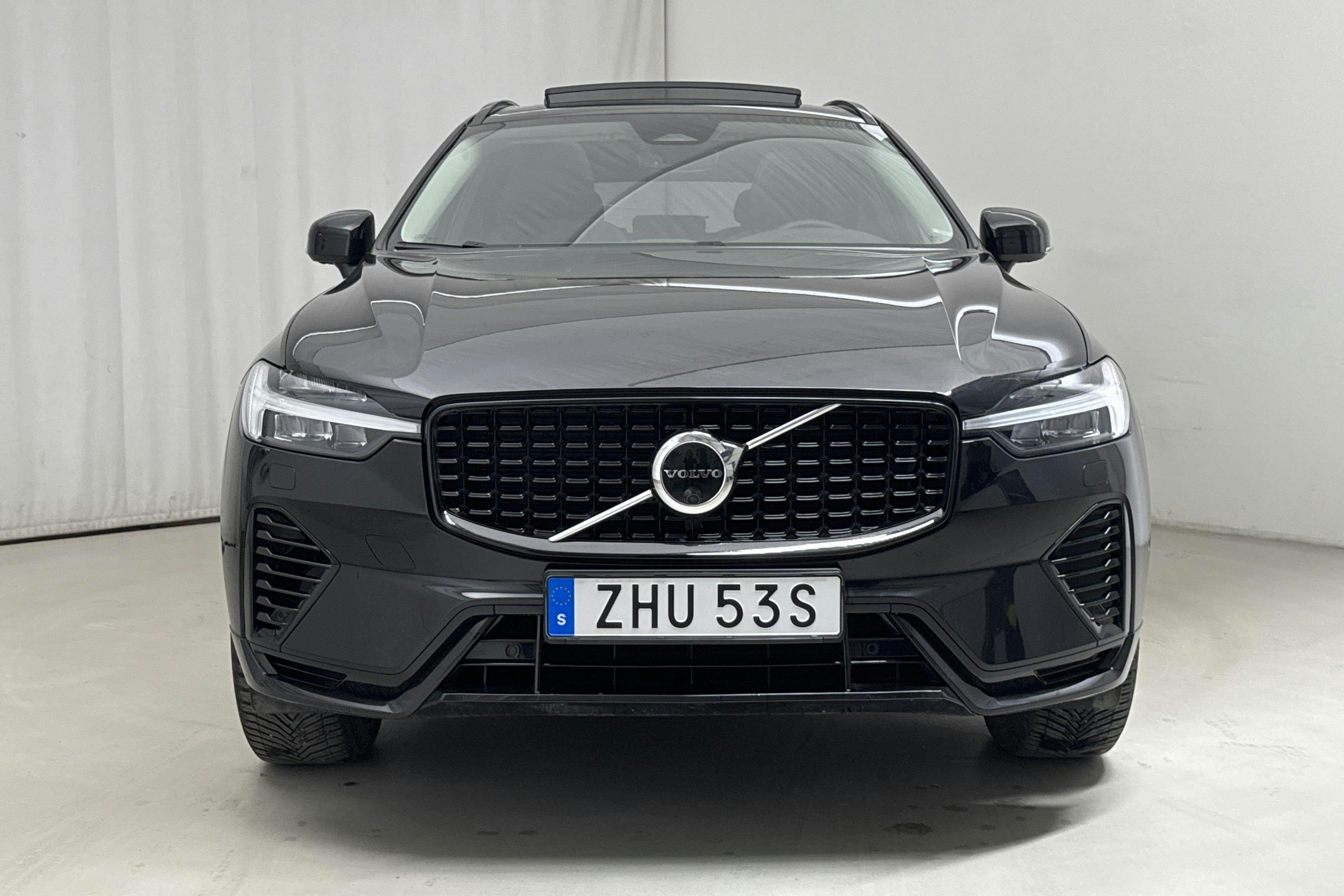 Volvo XC60 T6 AWD Recharge (350hk) - 3 869 mil - Automat - svart - 2023
