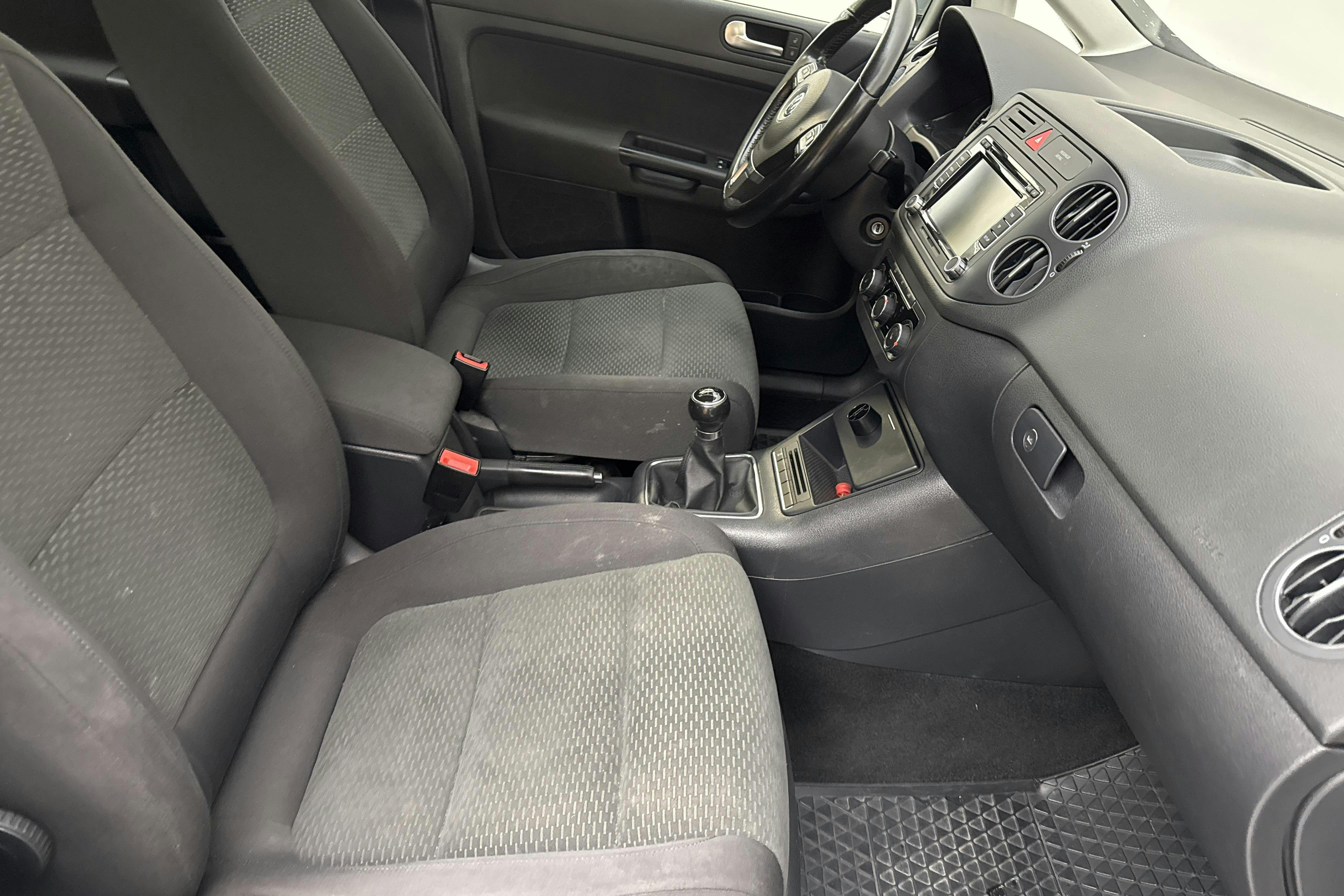 VW Golf VI 1.4 TSI Plus (122hk) - 16 440 mil - Manuell - silver - 2011