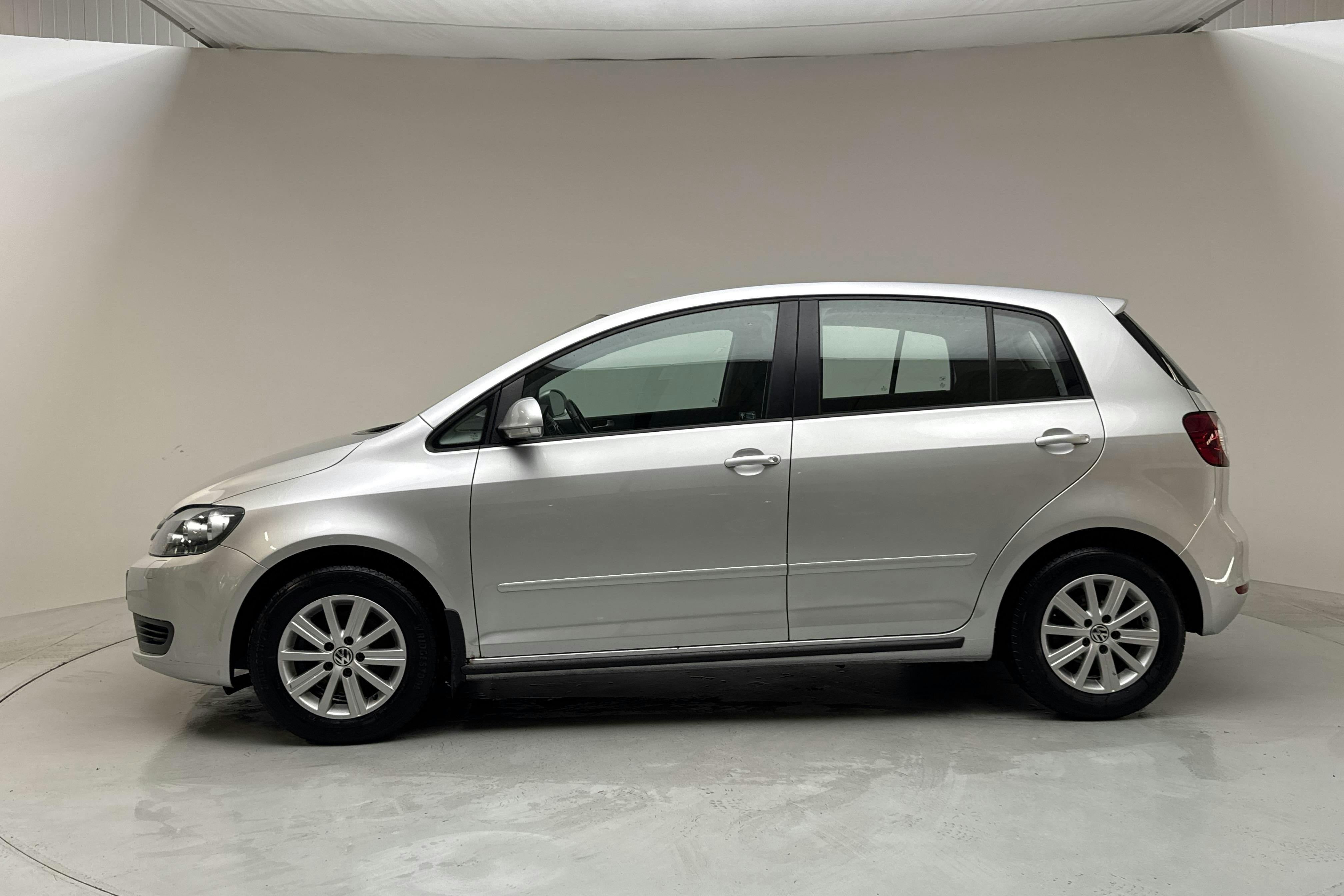 VW Golf VI 1.4 TSI Plus (122hk) - 16 440 mil - Manuell - silver - 2011