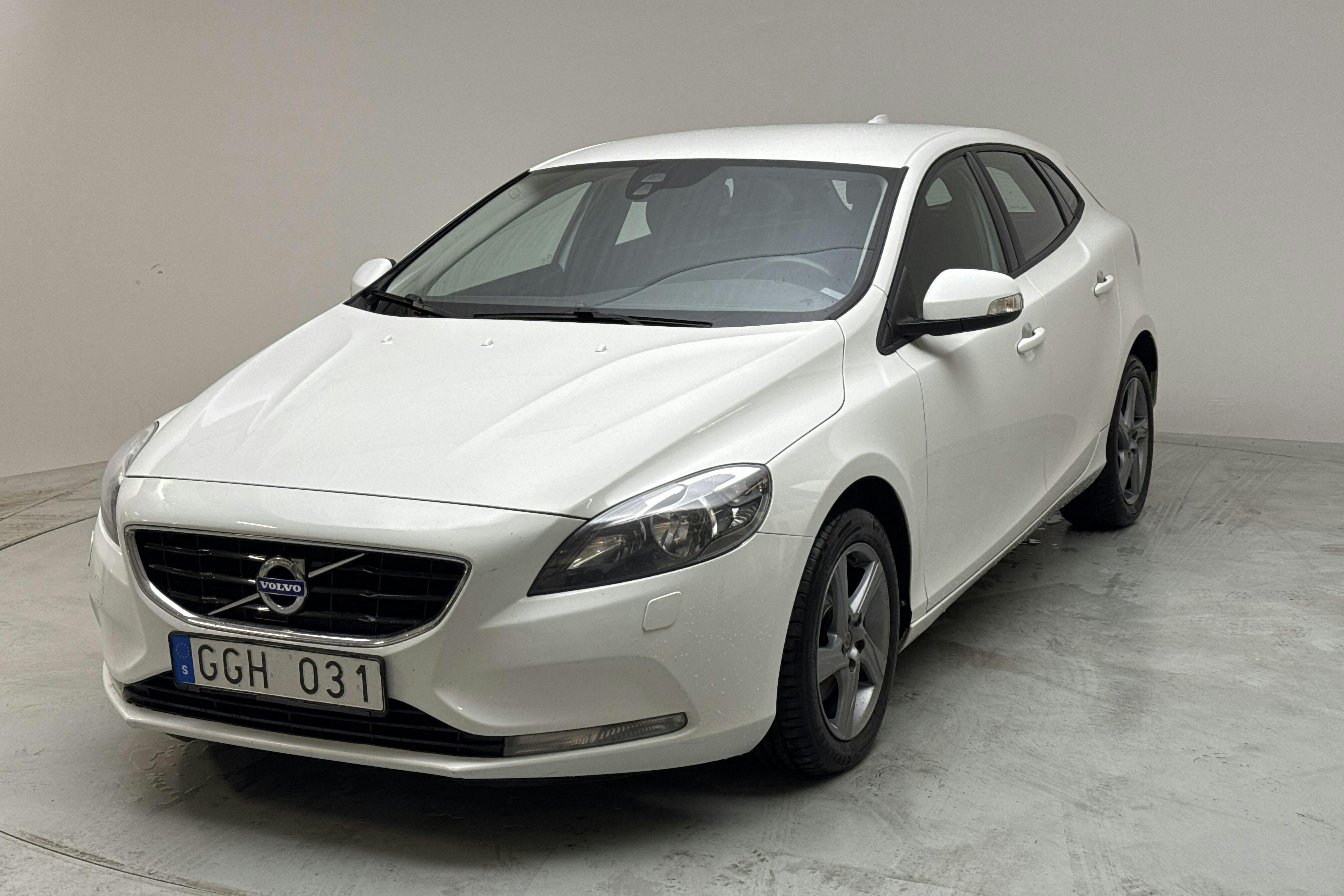 Volvo V40 T3 (150hk) - 189 650 km - Manualna - biały - 2013